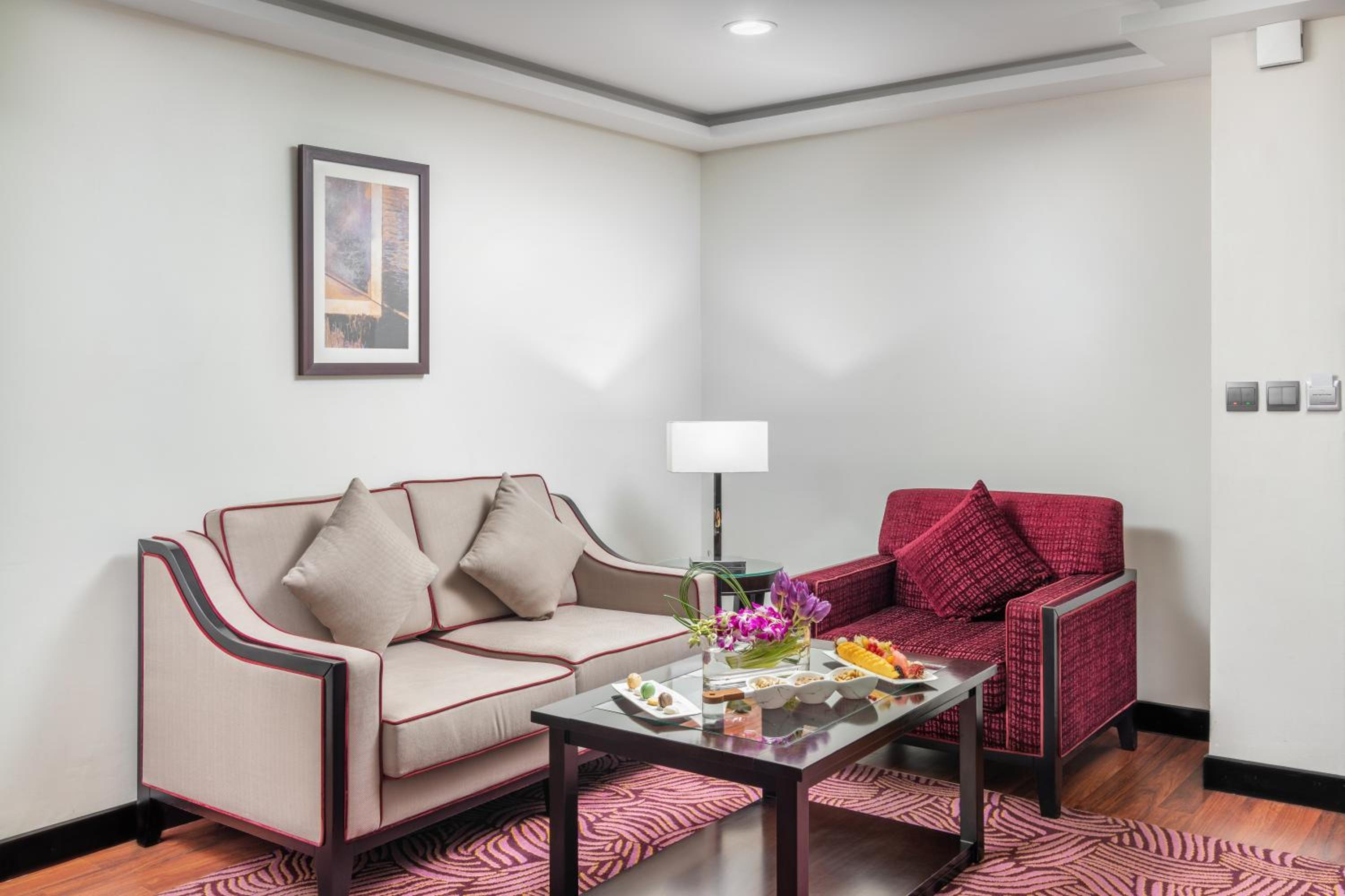 Executive Suite - Photo 8