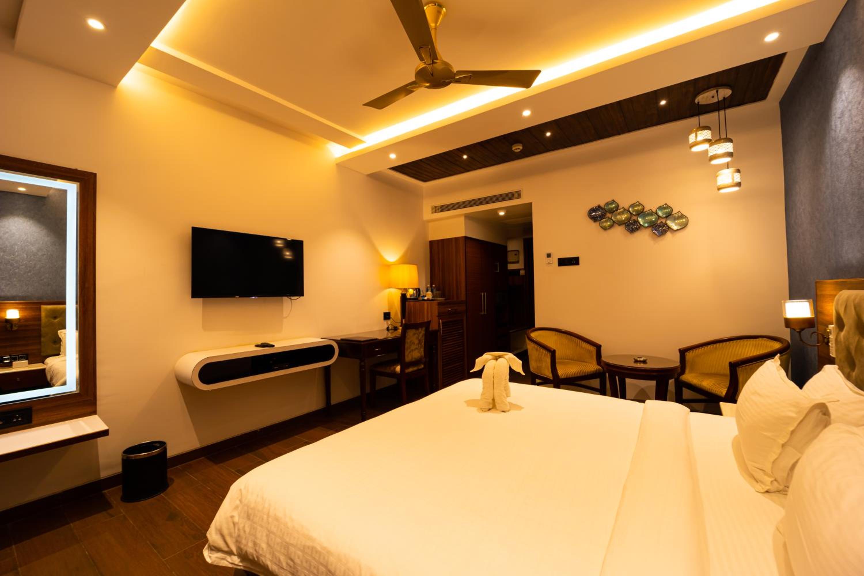 Super Deluxe Room with Pool View and Balcony