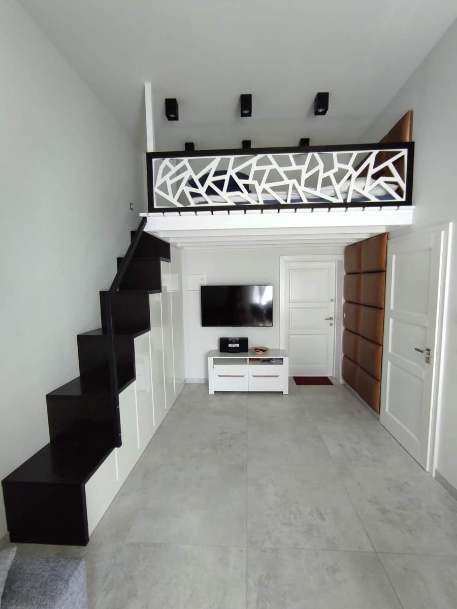 One-Bedroom Apartment photo 3