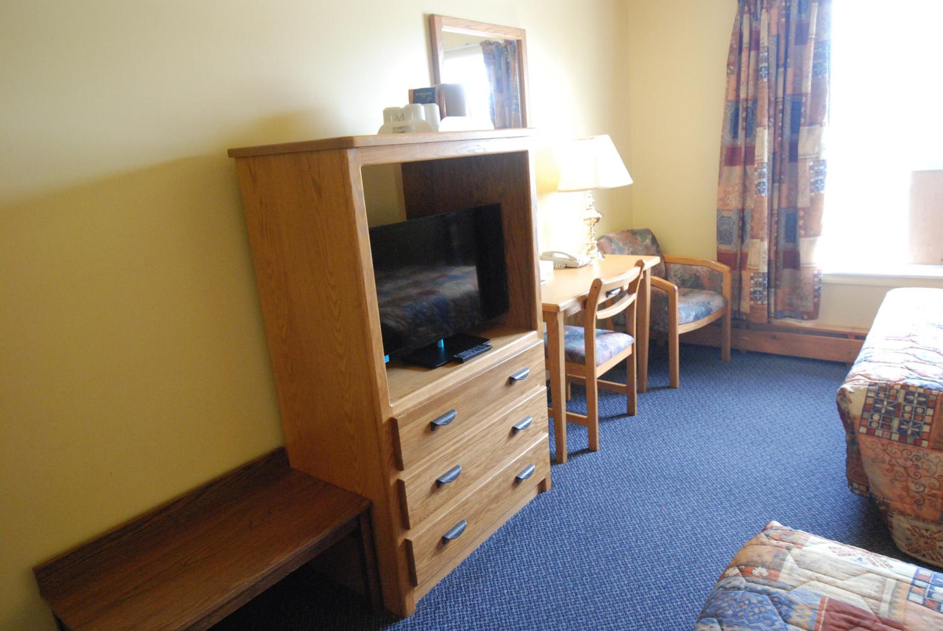 Standard Double Room with Two Double Beds - Smoking - Photo 4