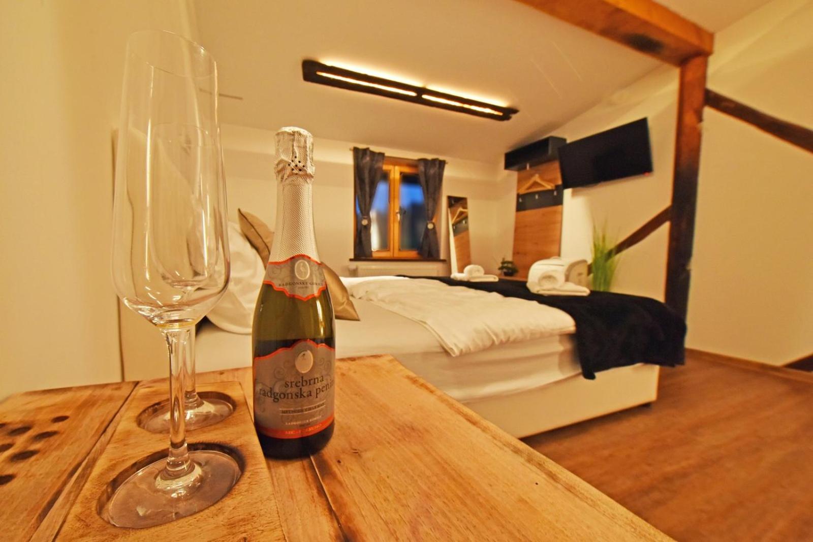Deluxe Double Room - Photo 20