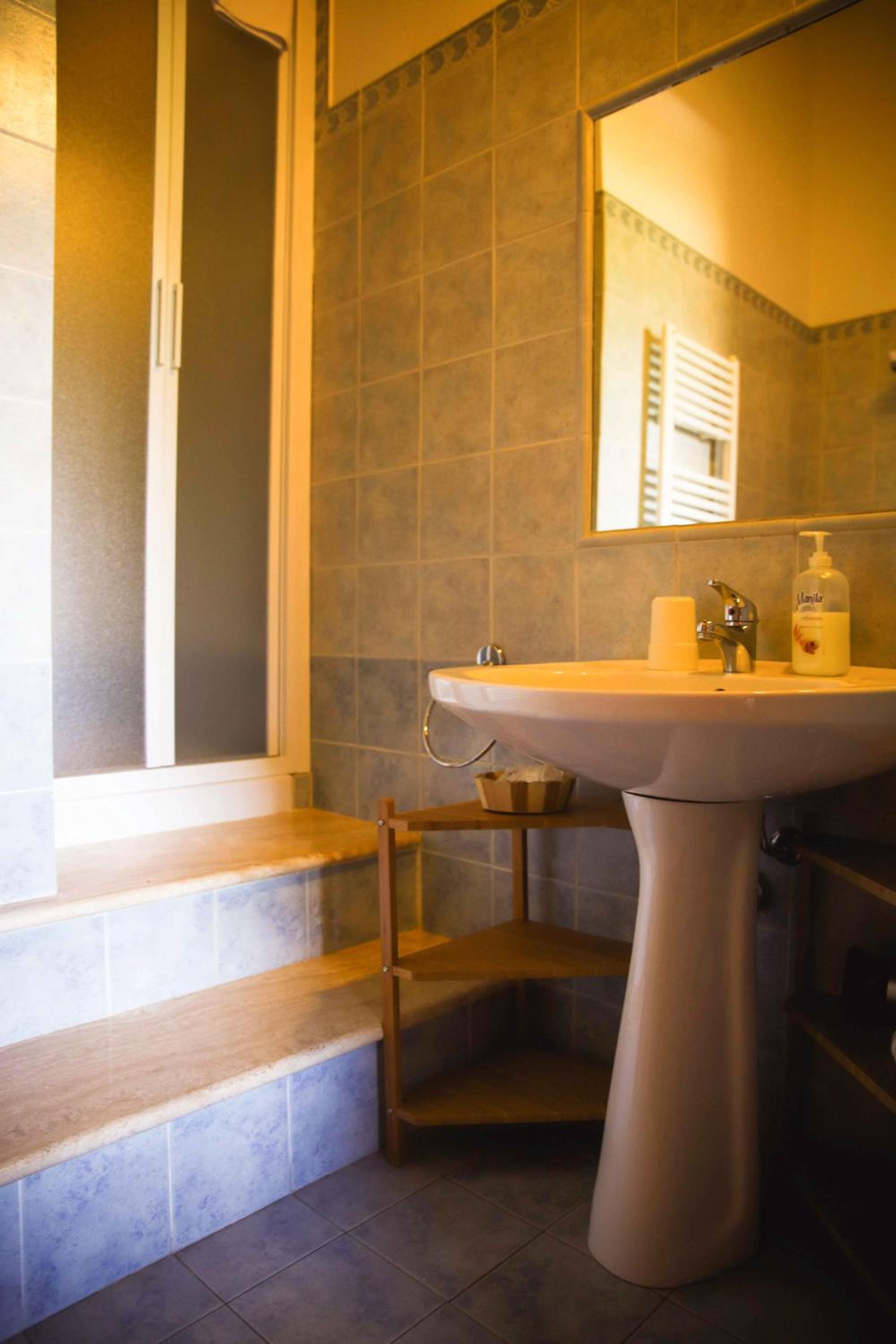 Double Room with Private Bathroom photo 3