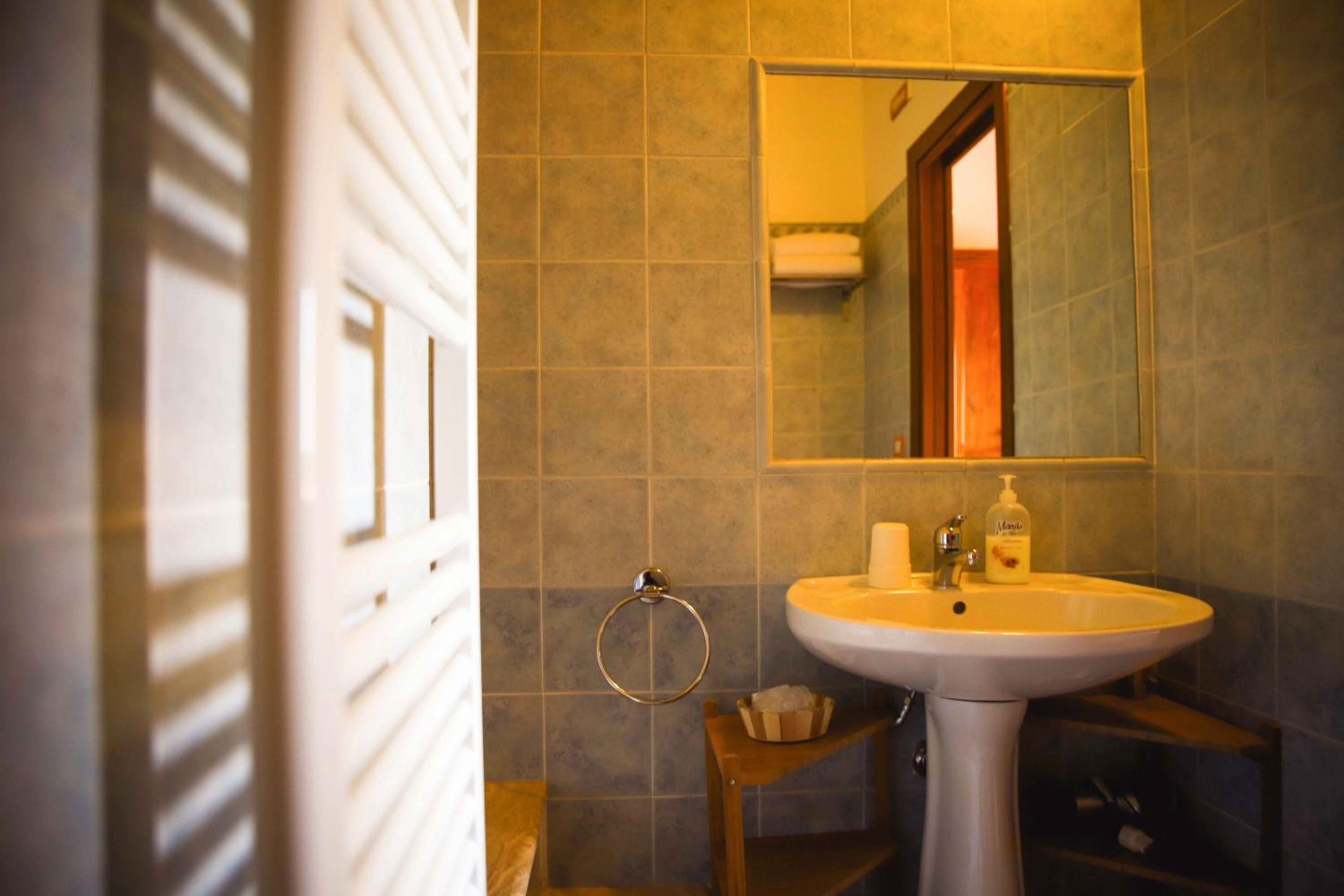Double Room with Private Bathroom photo 2