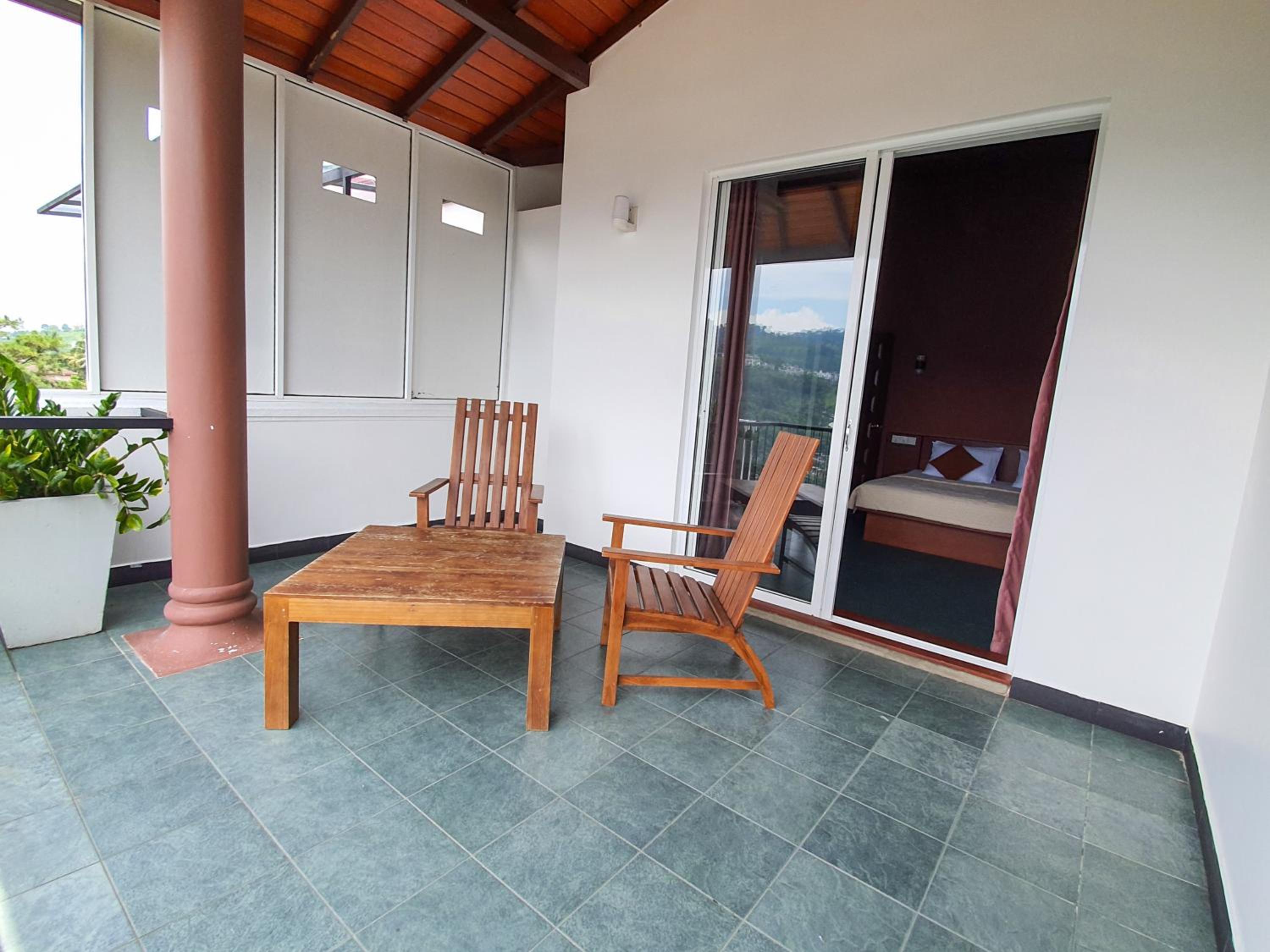 Deluxe Double Room with Balcony photo 3