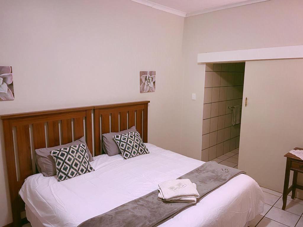 Twin Room - Photo 2