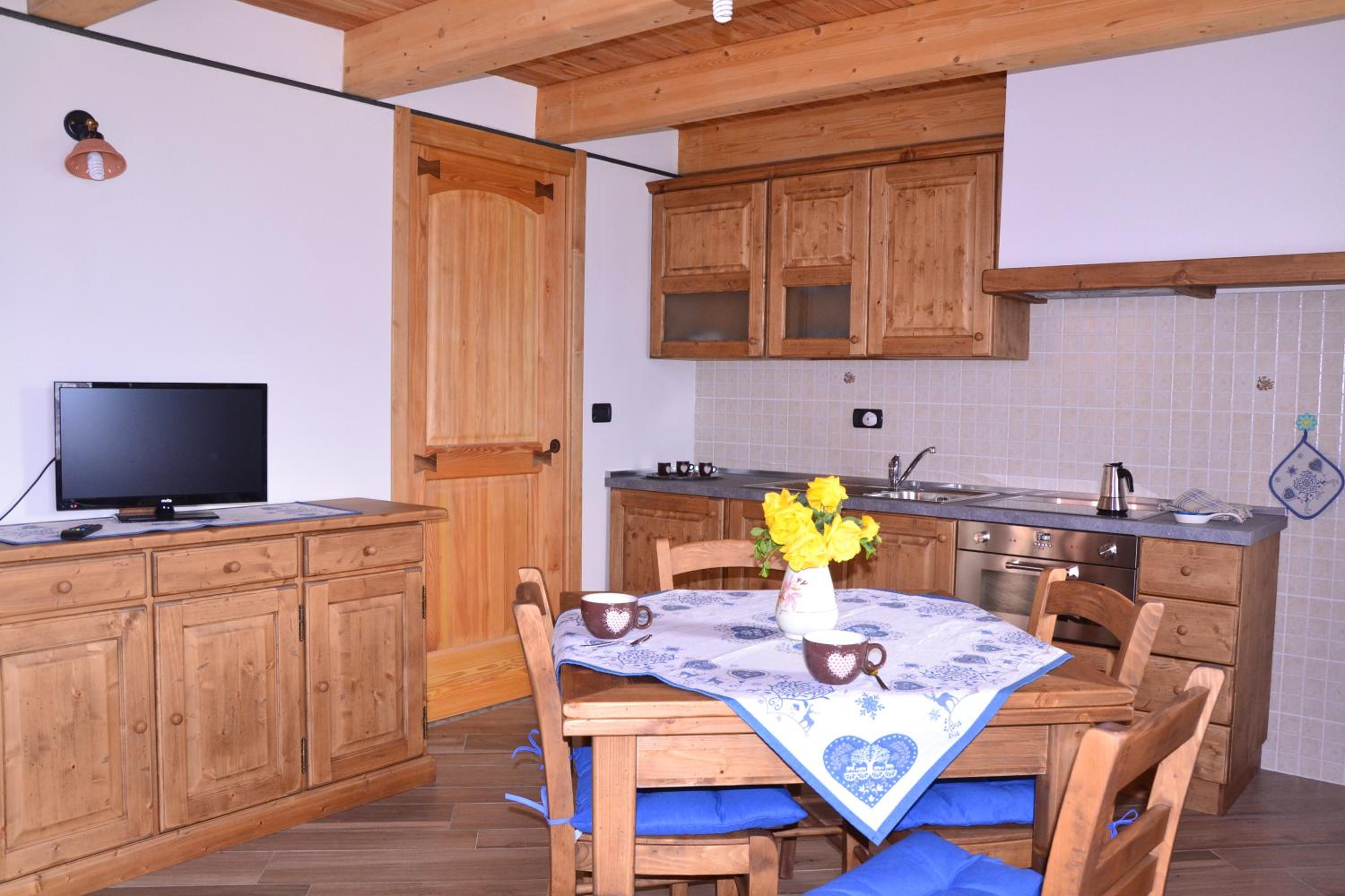 Large One-Bedroom Apartment with Balcony photo 2