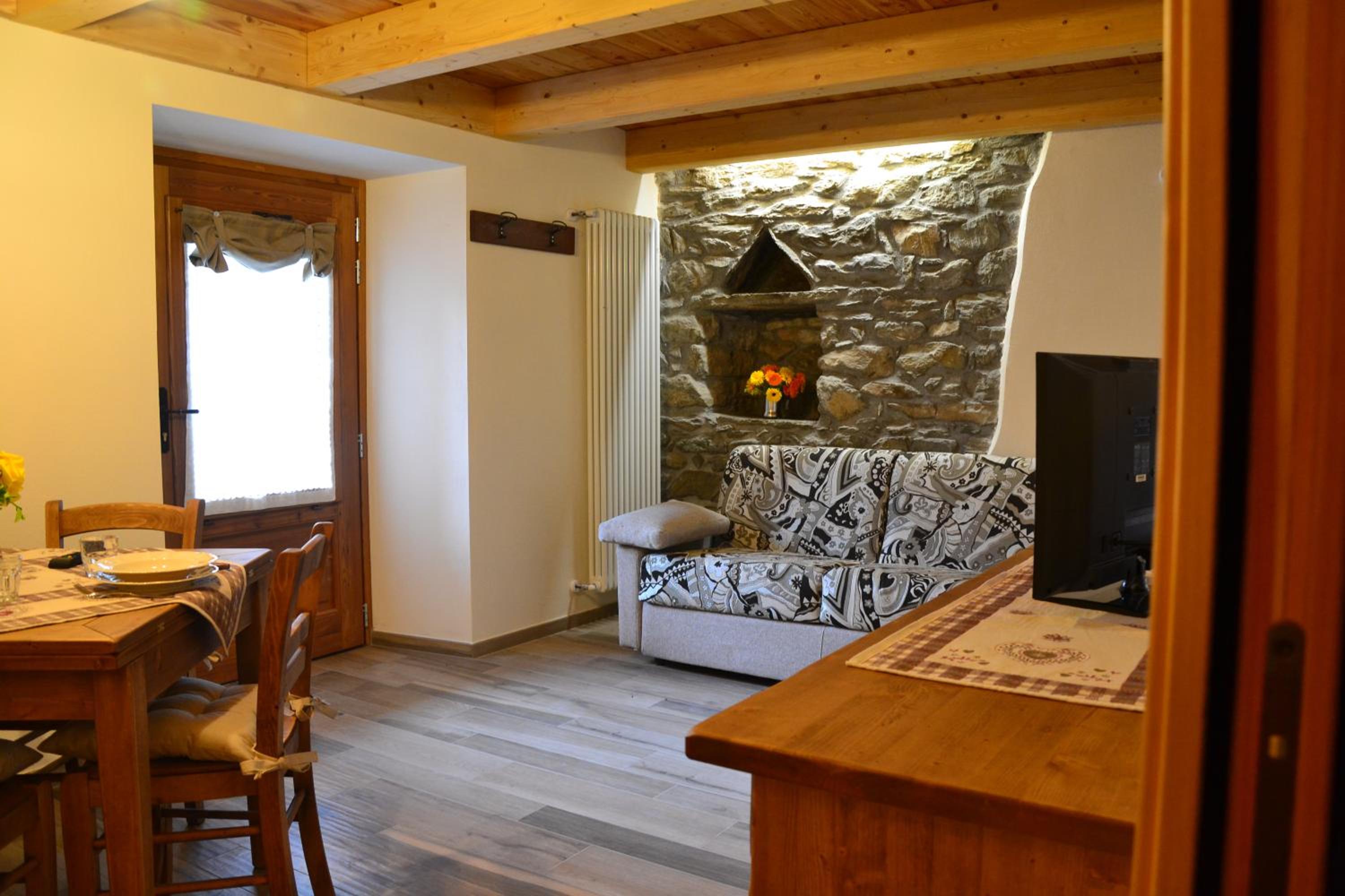 One-Bedroom Apartment with Balcony photo 1