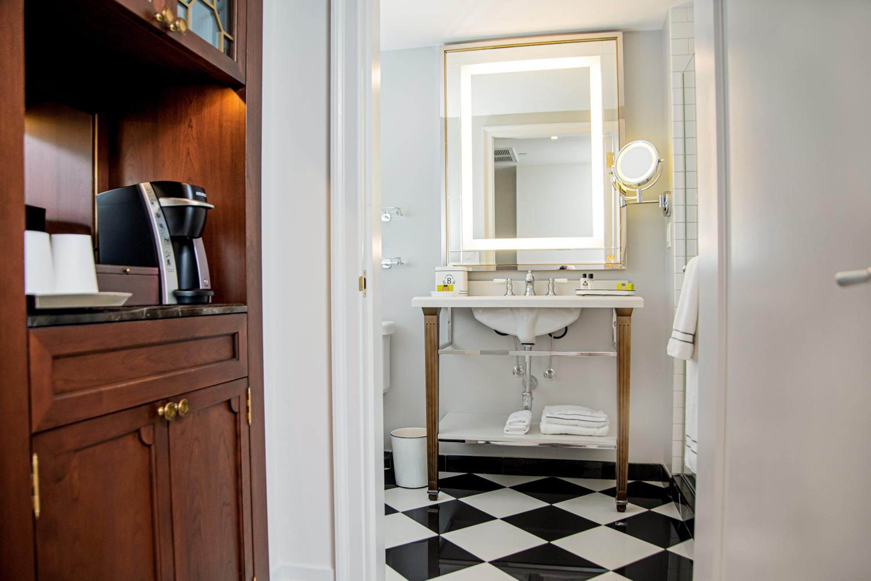 Premium King Room with City View