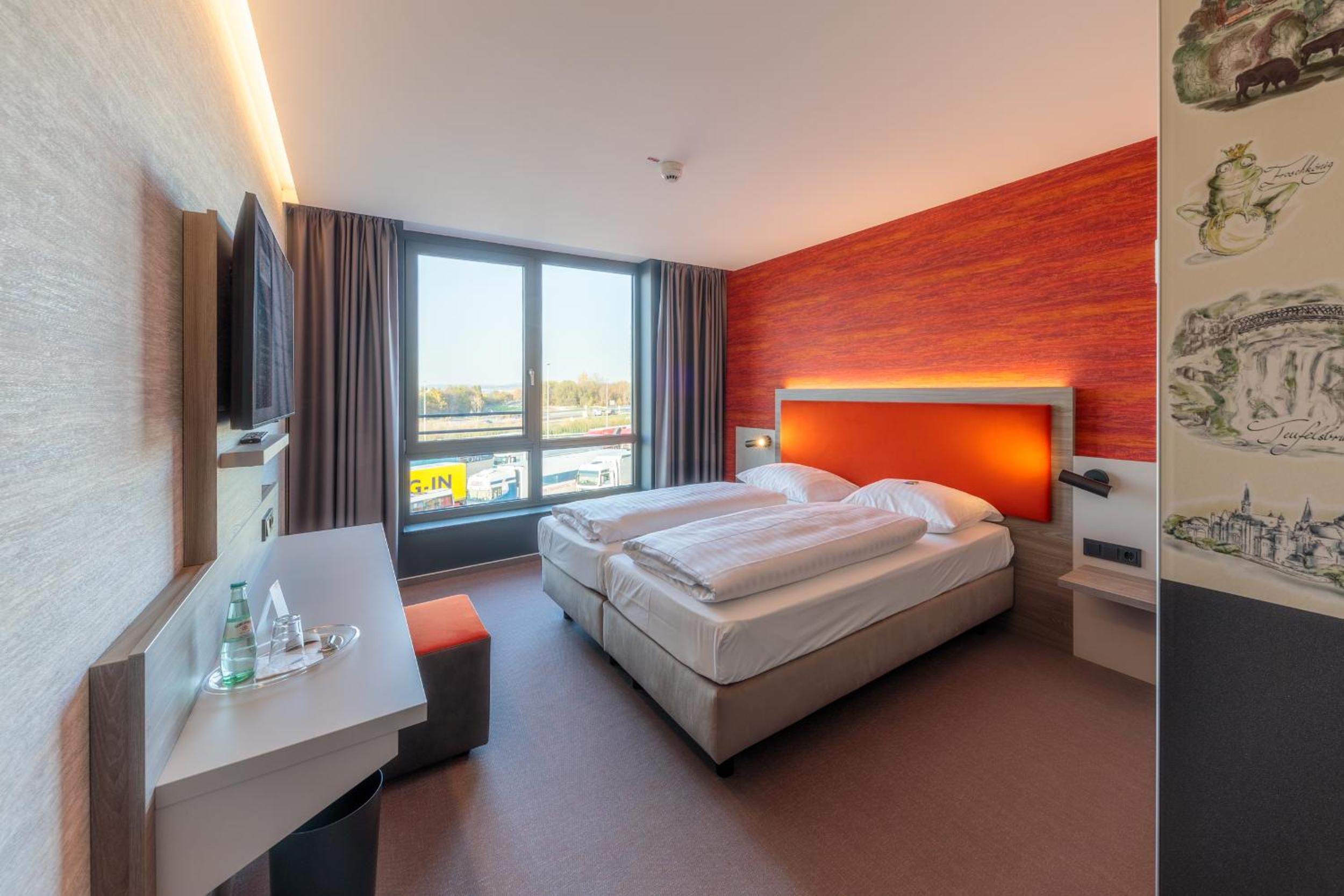 Double or Twin Room - Photo 9