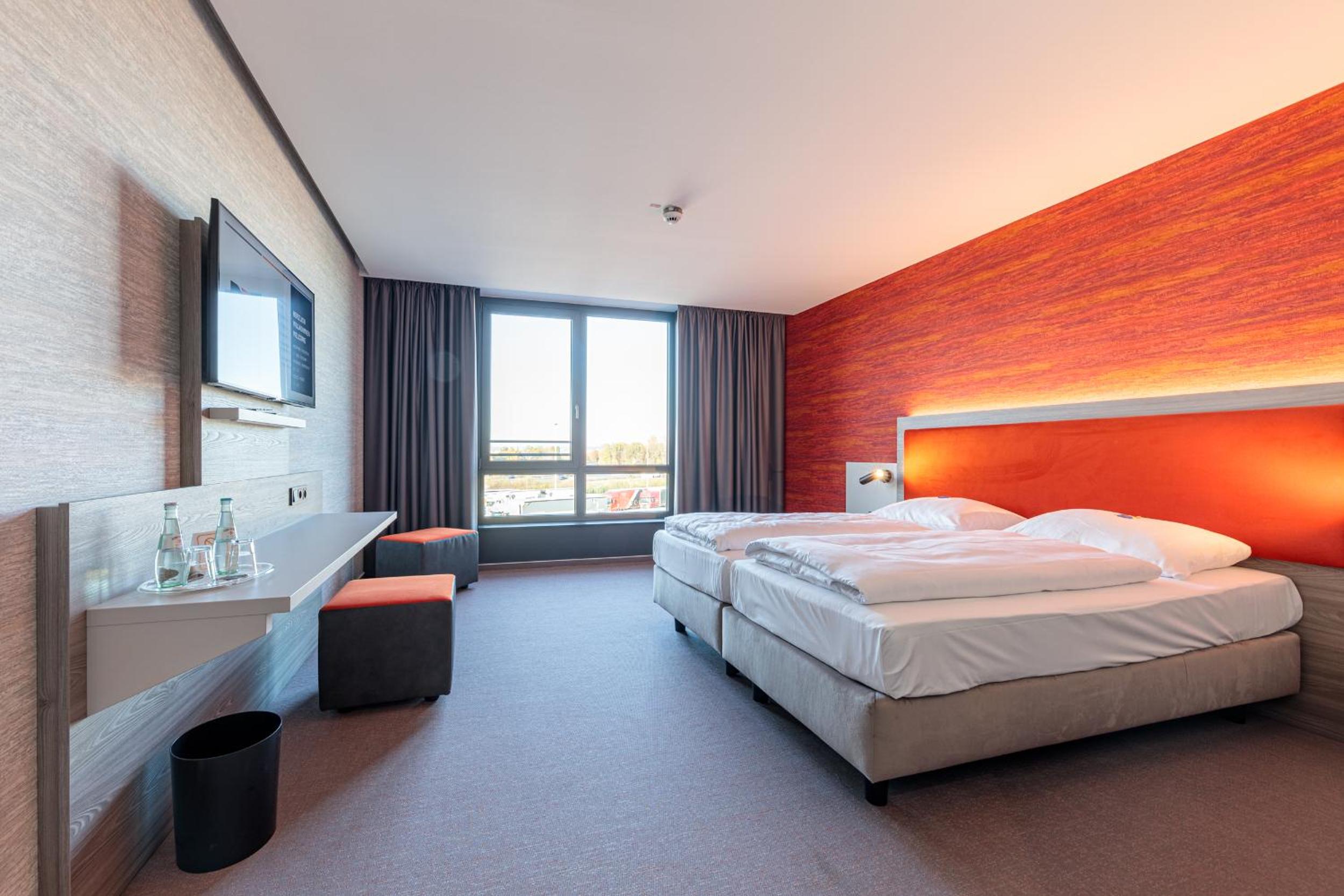 Double or Twin Room - Disability Access - Photo 9