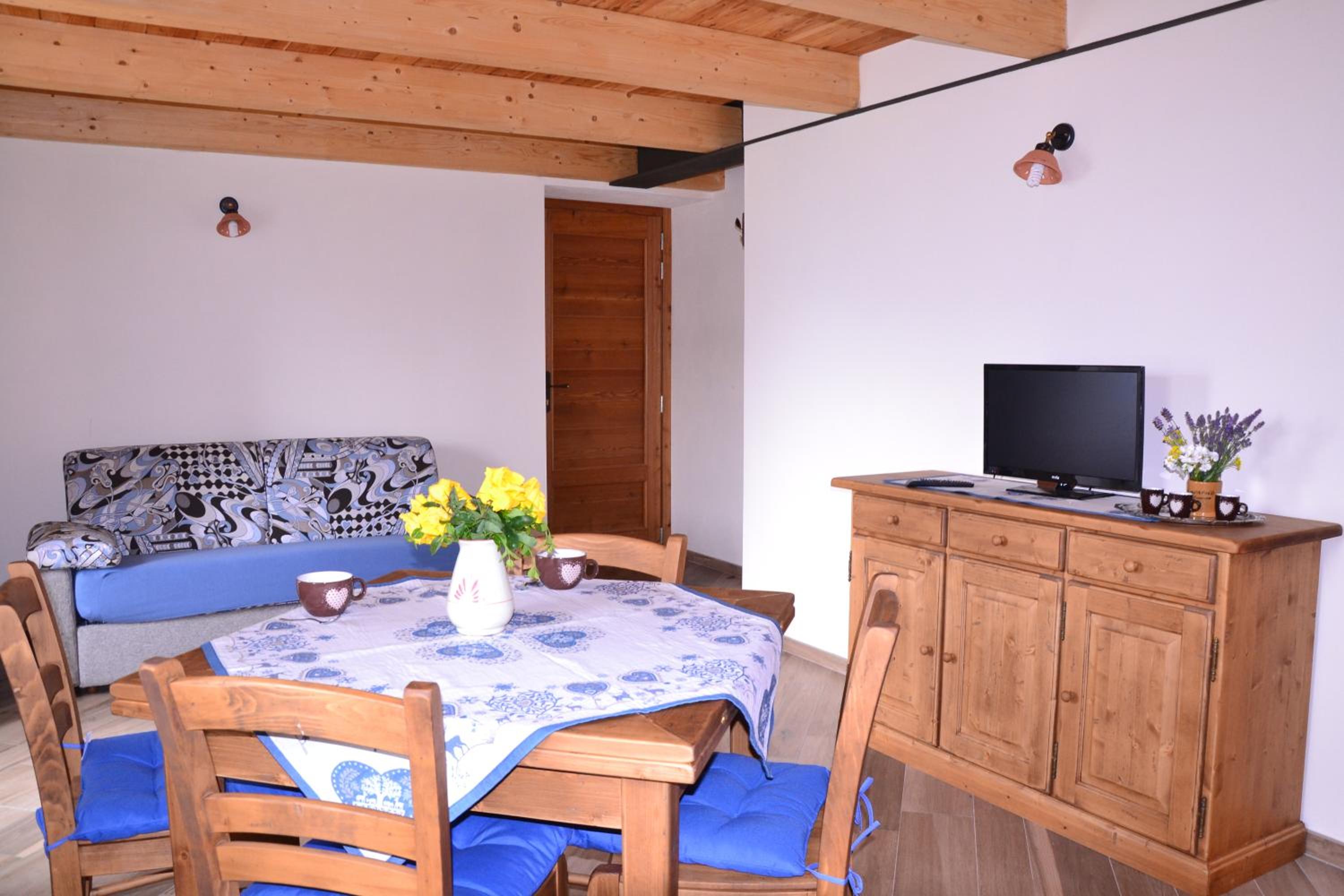 Large One-Bedroom Apartment with Balcony photo 1
