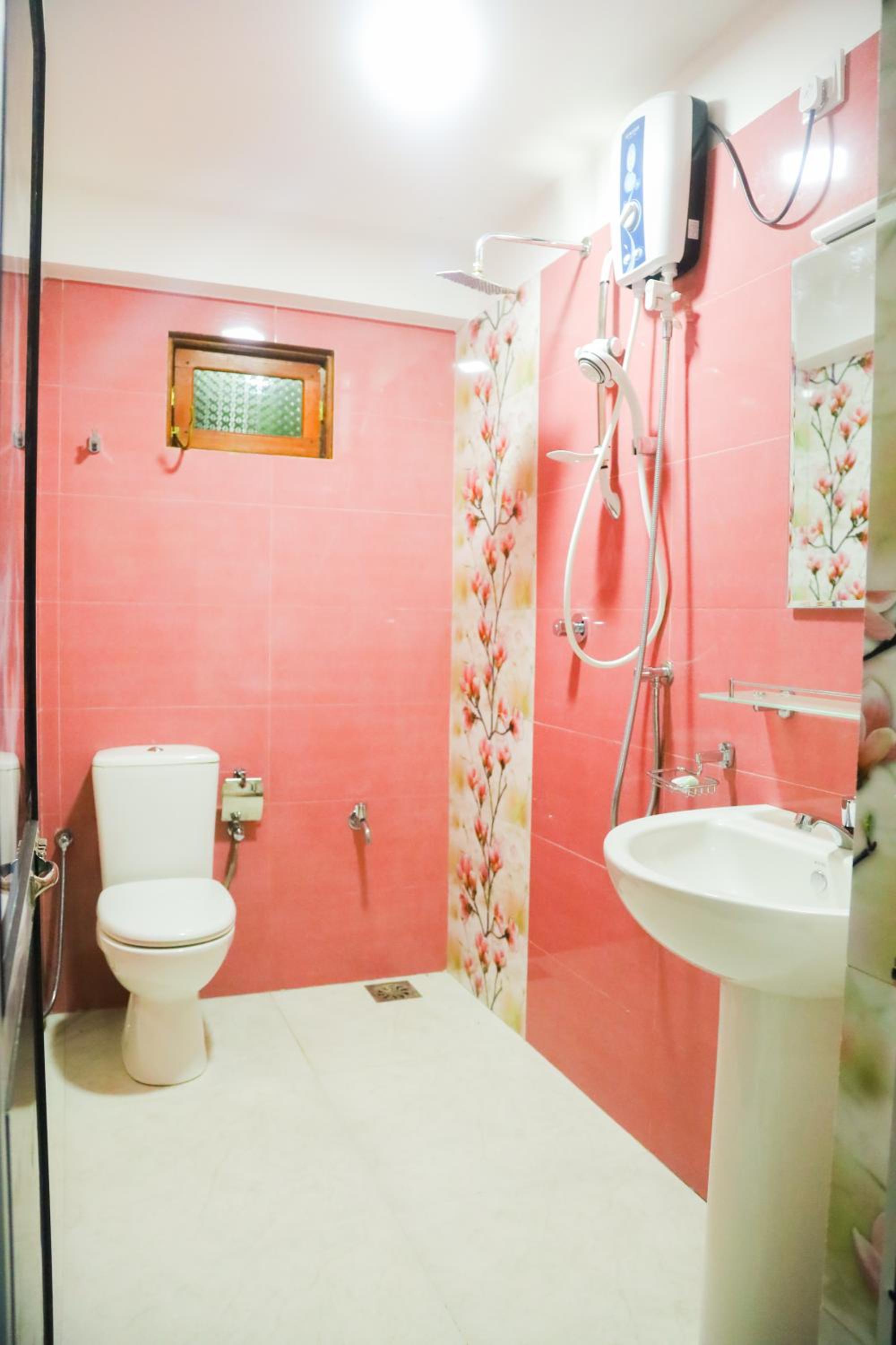 Family Room with Private Bathroom photo 3