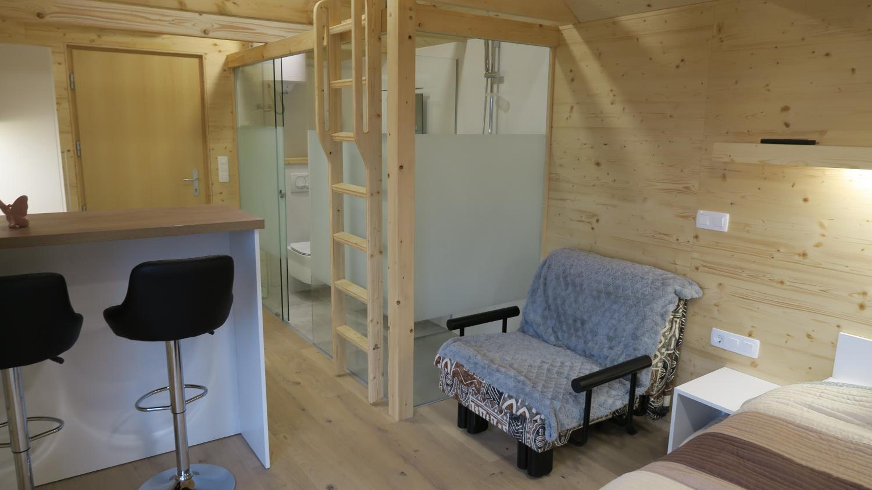 One-Bedroom House - Photo 36