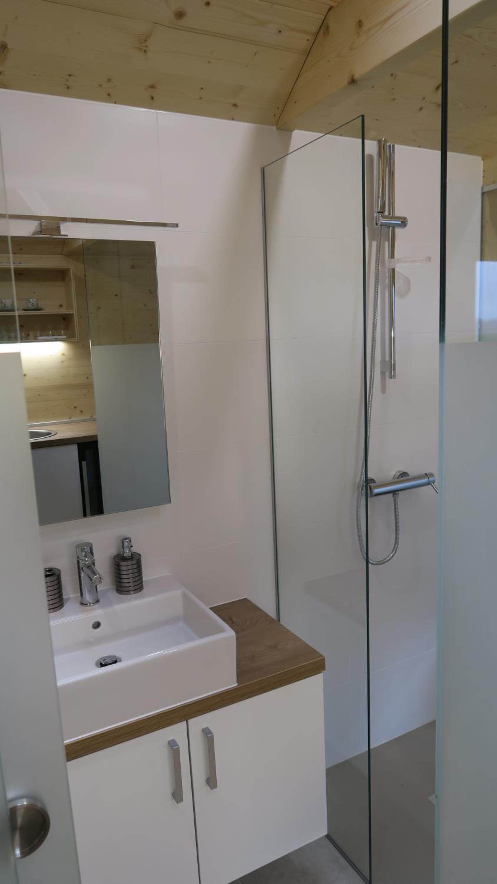 One-Bedroom House - Photo 19