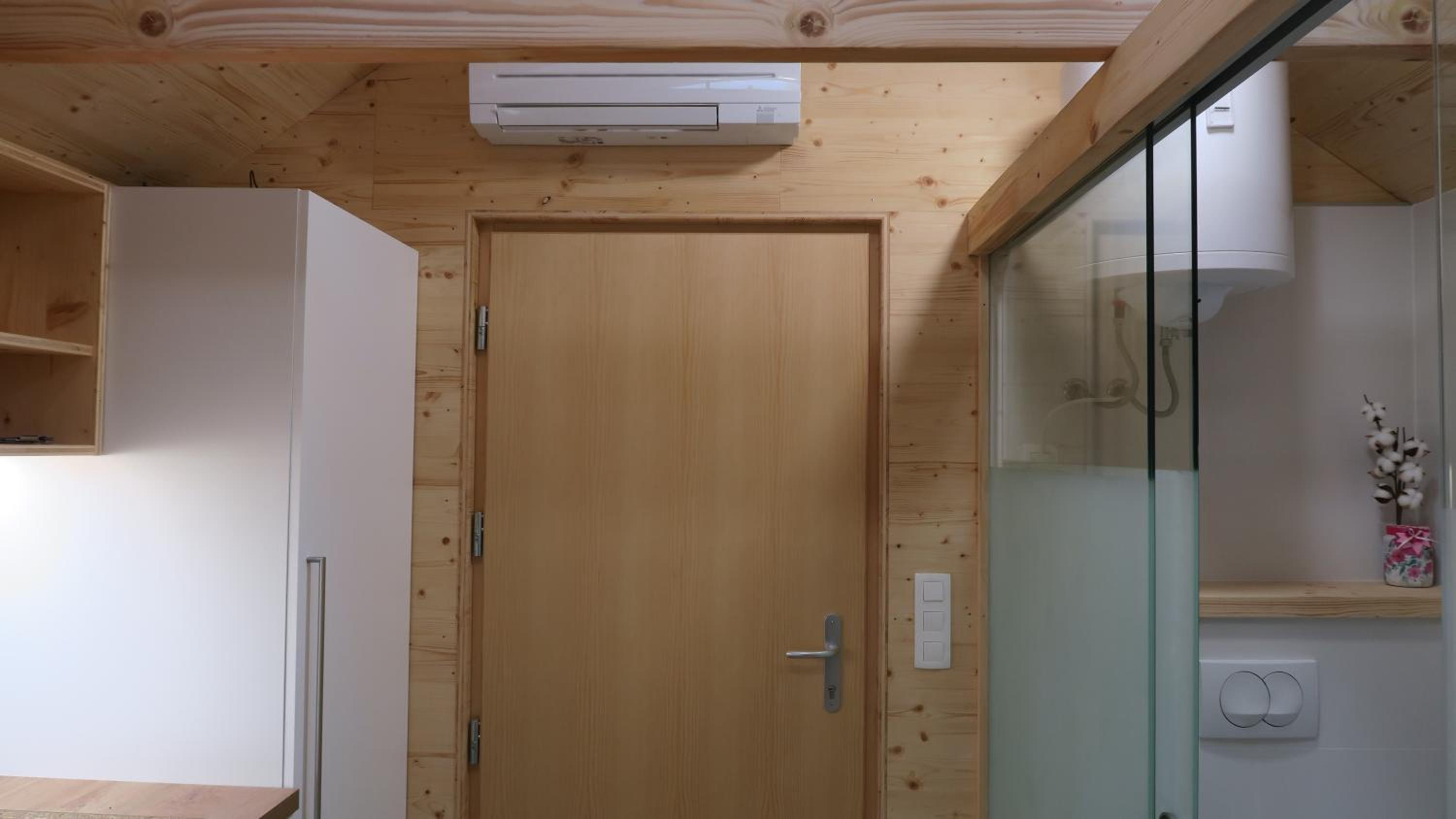 One-Bedroom House - Photo 22