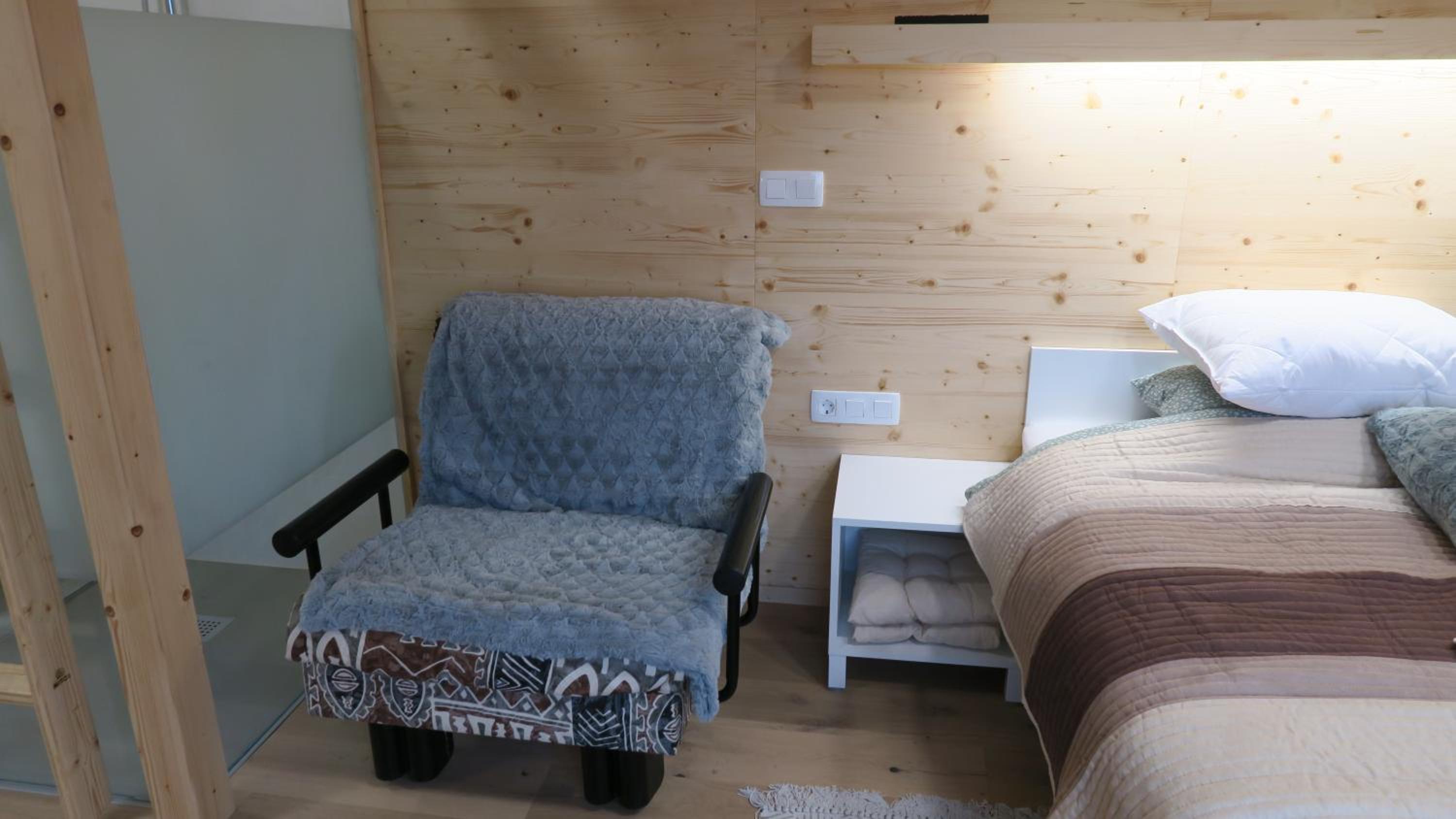 One-Bedroom House - Photo 8