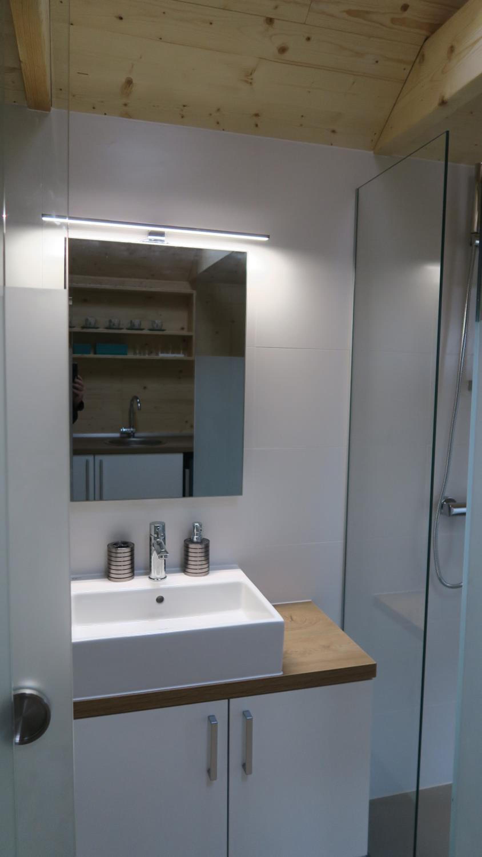 One-Bedroom House - Photo 9