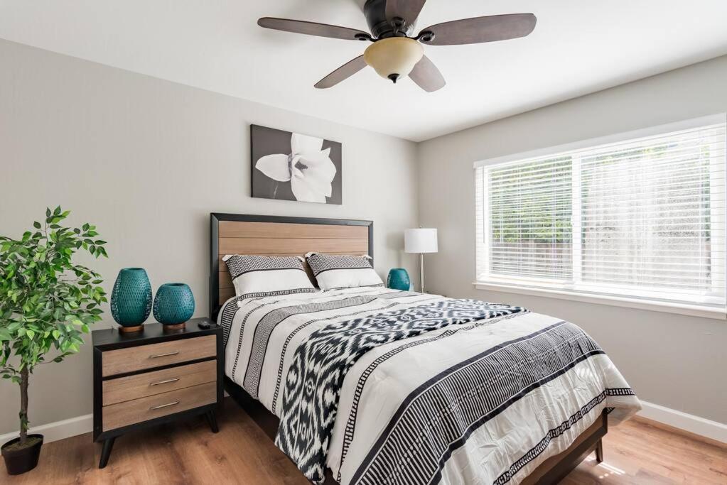 Two-Bedroom Apartment - Photo 11