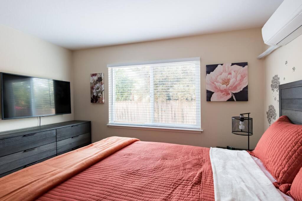 Two-Bedroom Apartment - Photo 2