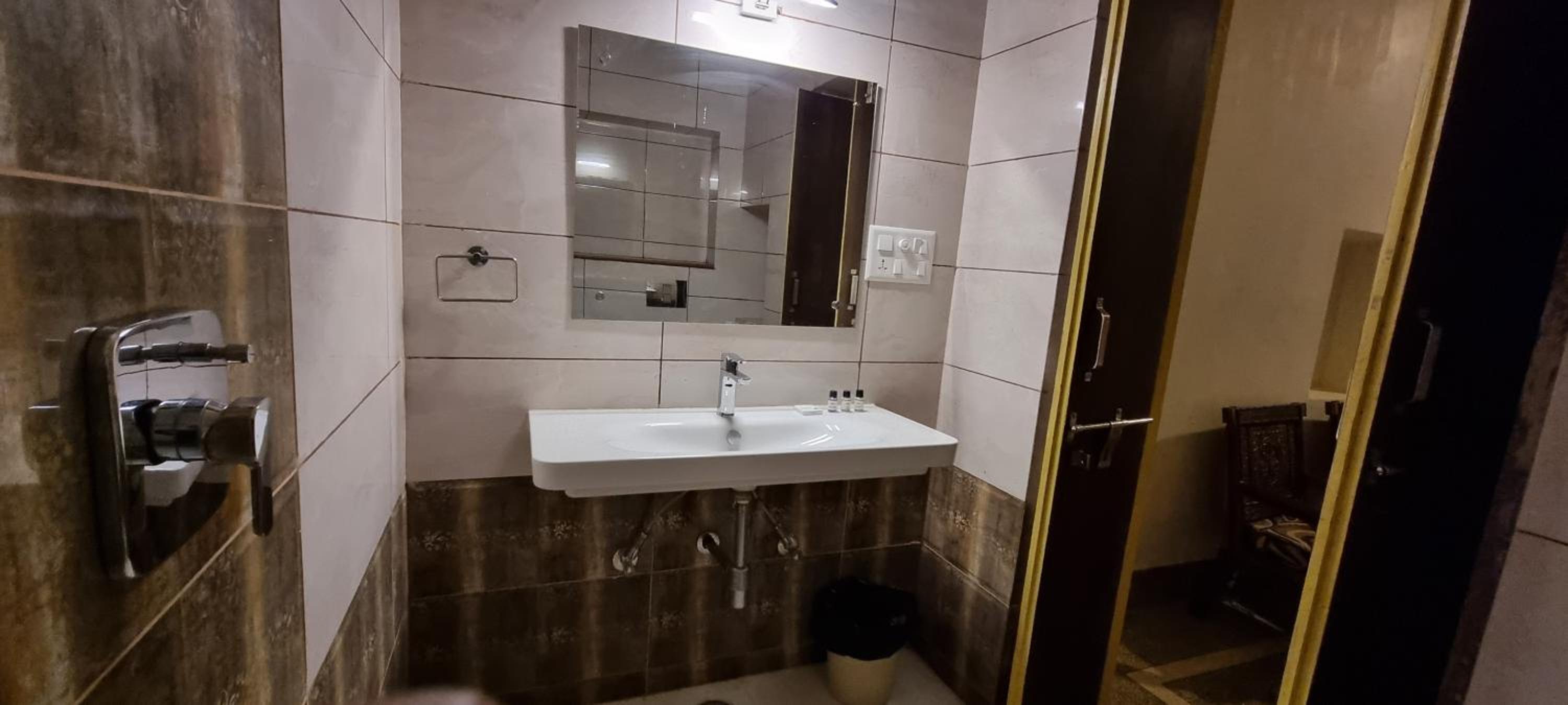 Double Room with Balcony photo 2