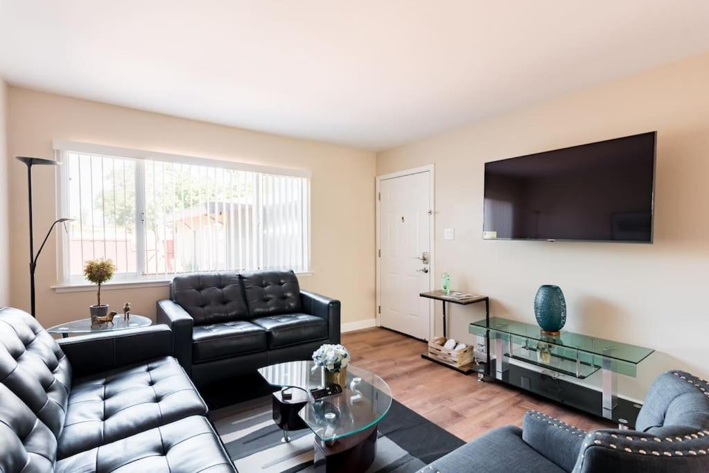Two-Bedroom Apartment - Photo 22