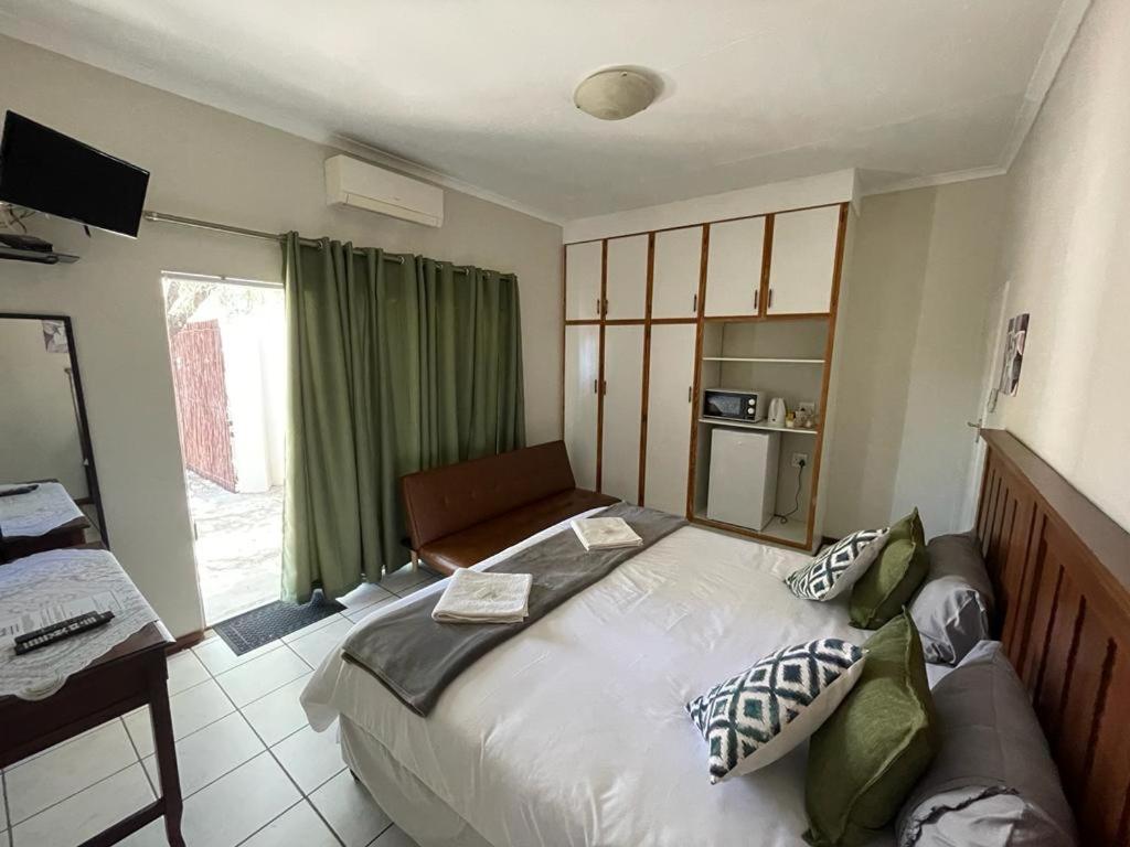 Twin Room - Photo 4