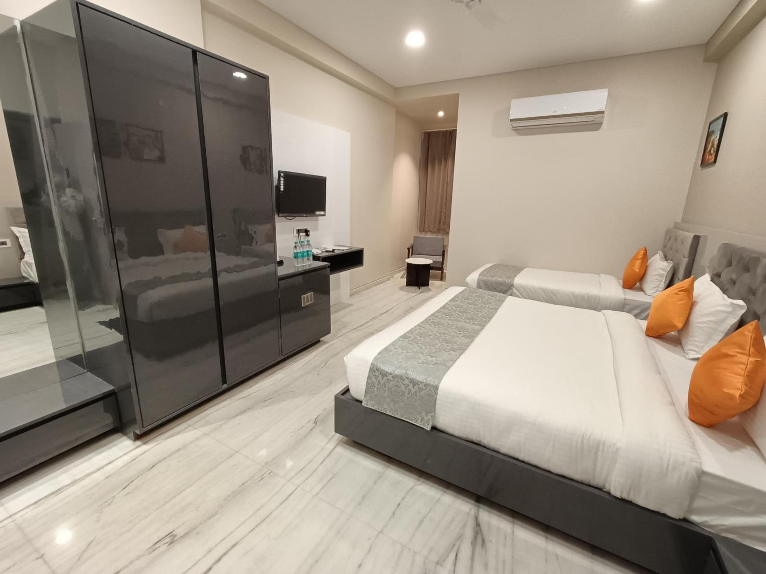 Deluxe Family Room photo 1