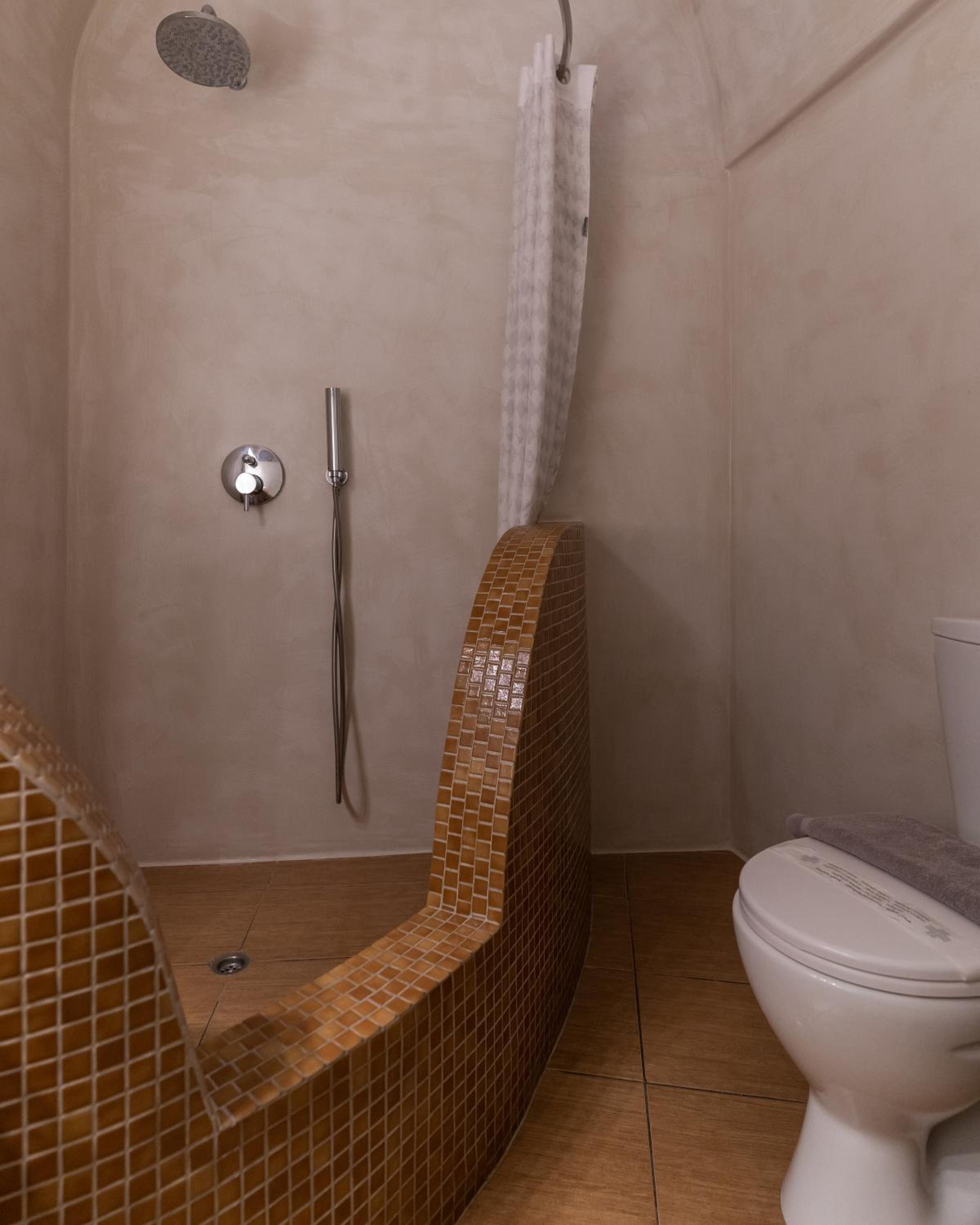 One-Bedroom Cave Apartment with Caldera View photo 3