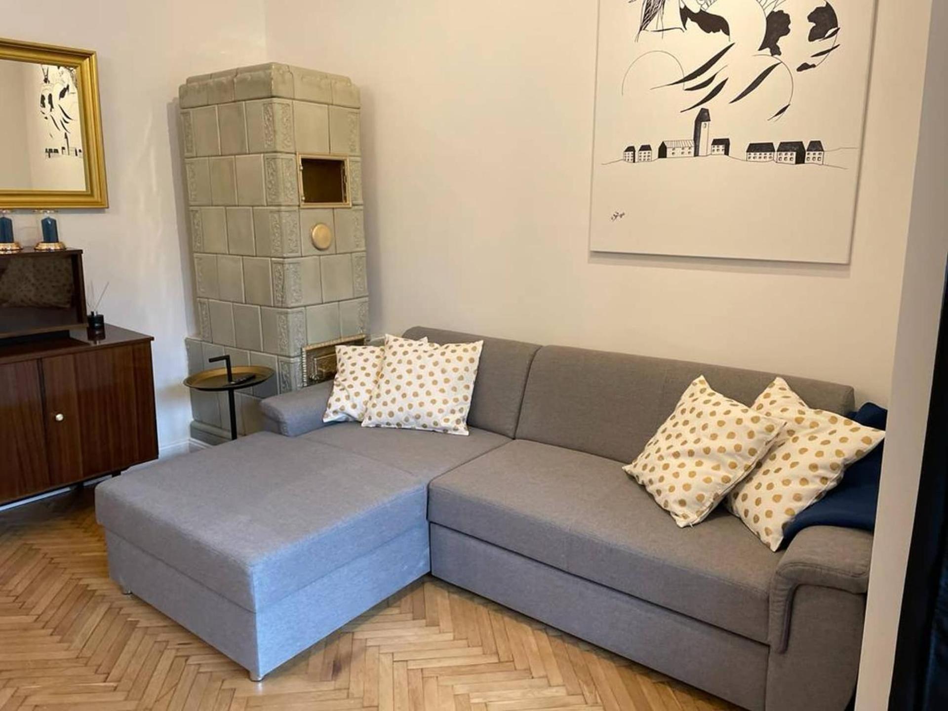 One-Bedroom Apartment photo 2