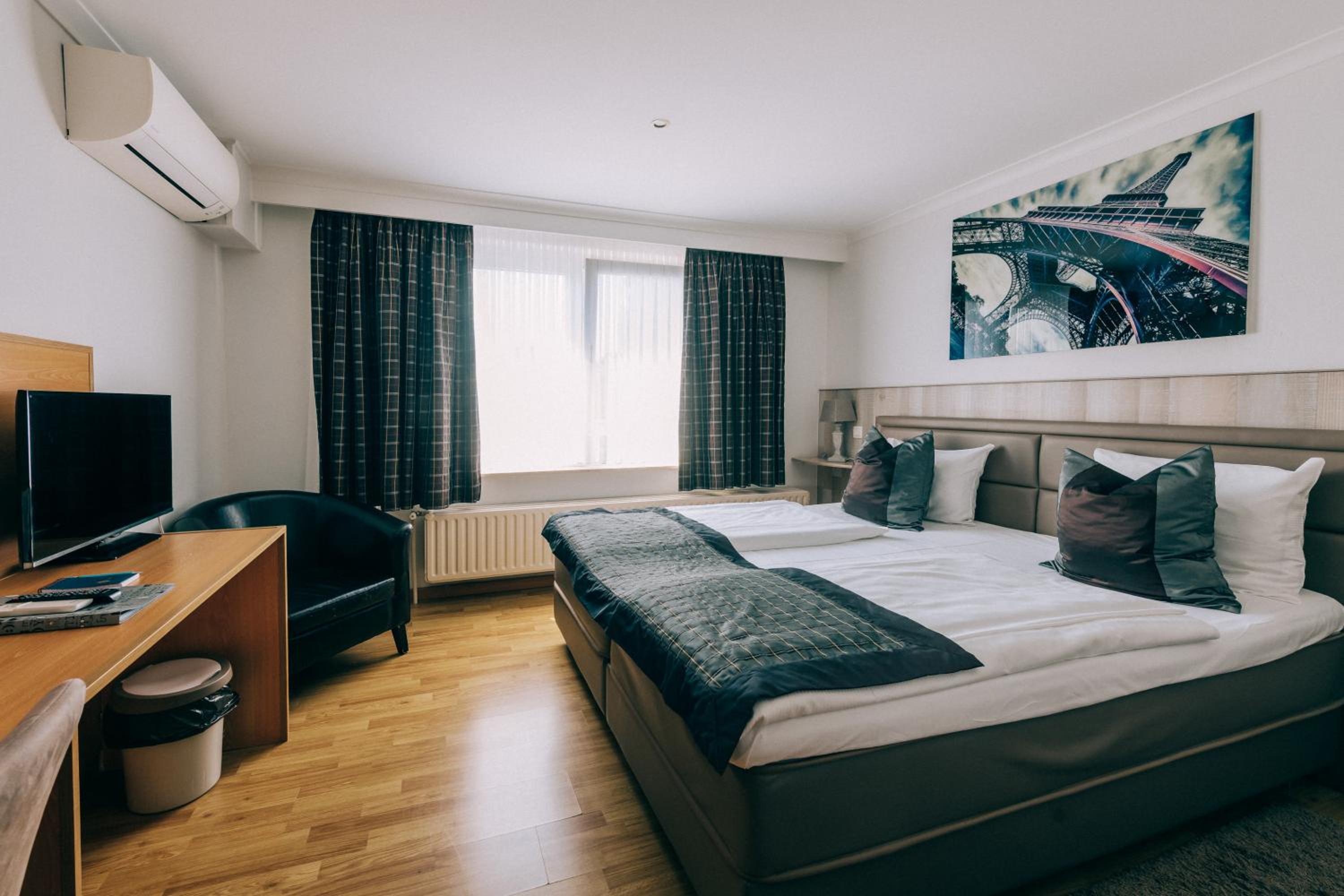 Budget Double Room photo 3