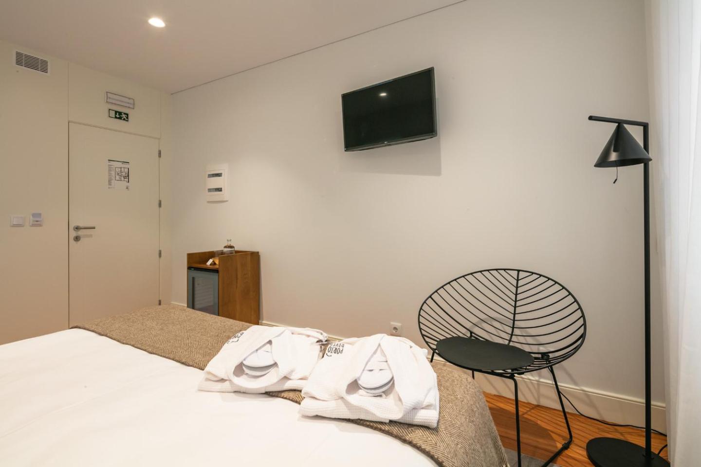 Double or Twin Room - Photo 5