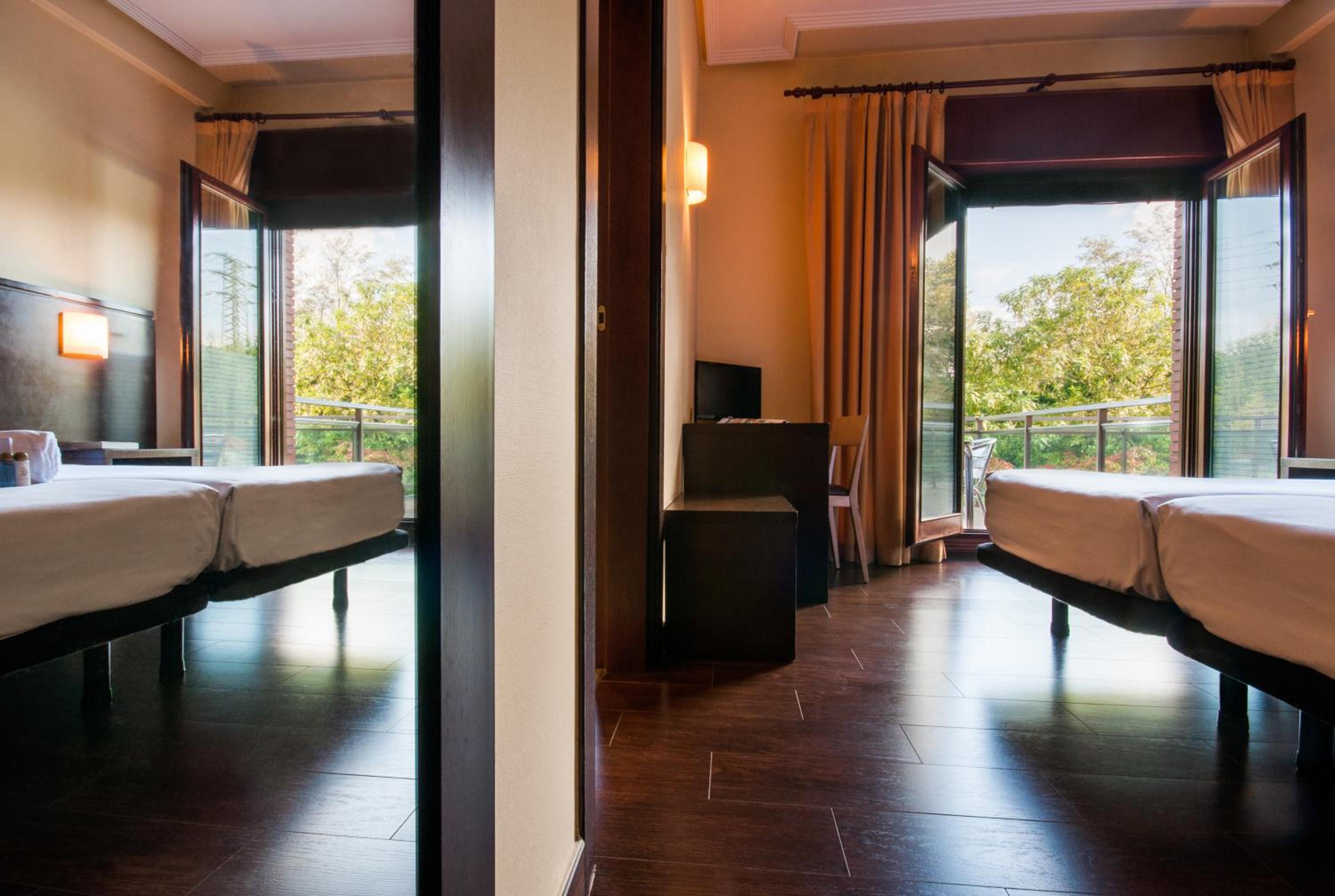 Twin Room - Photo 1