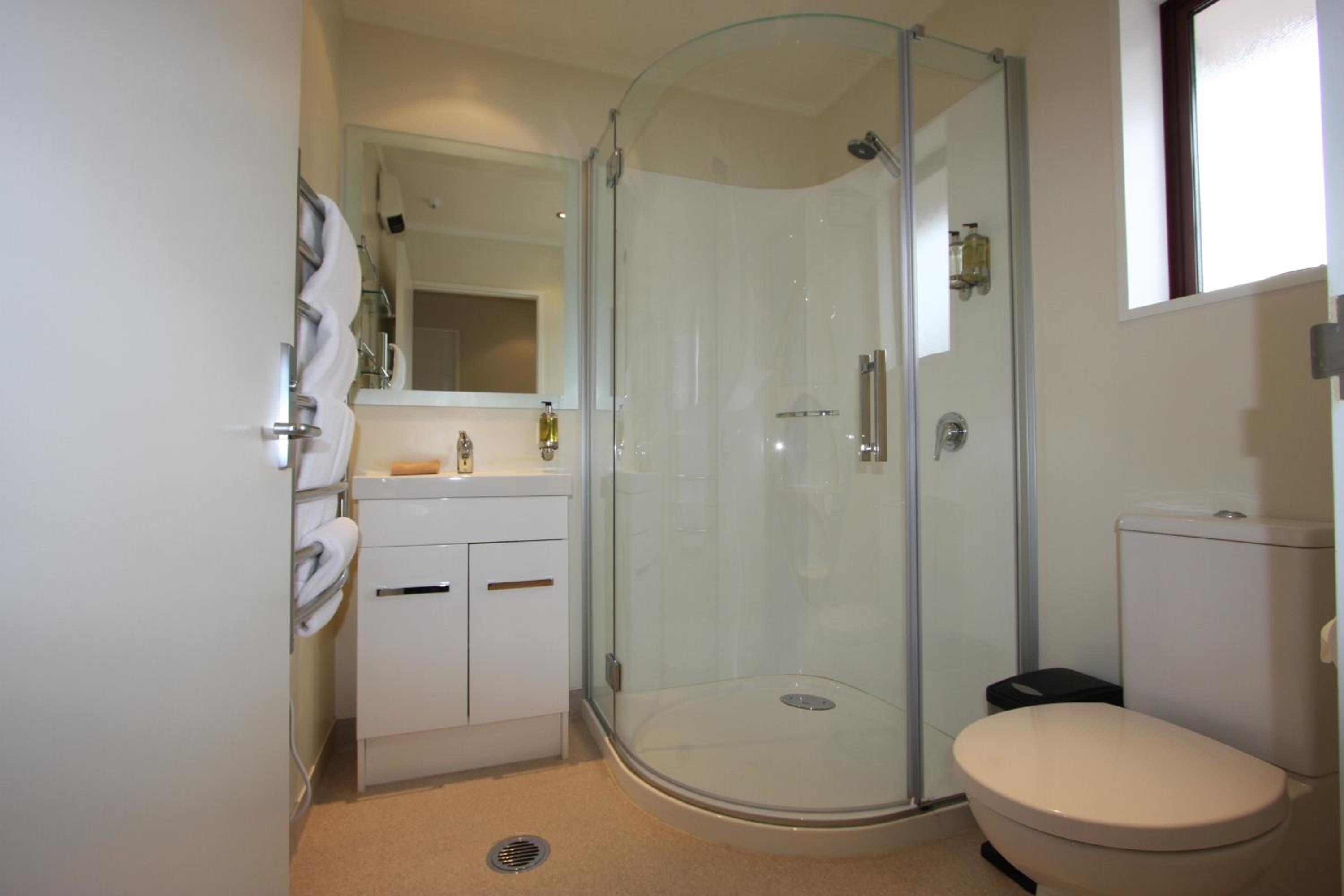 One-Bedroom Apartment - Photo 7