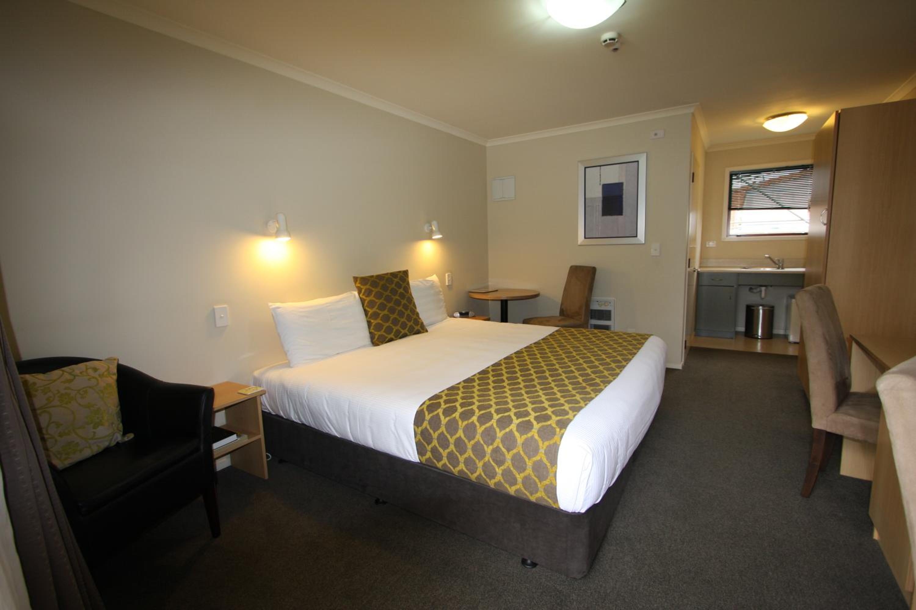 King Room with Spa Bath - Photo 8