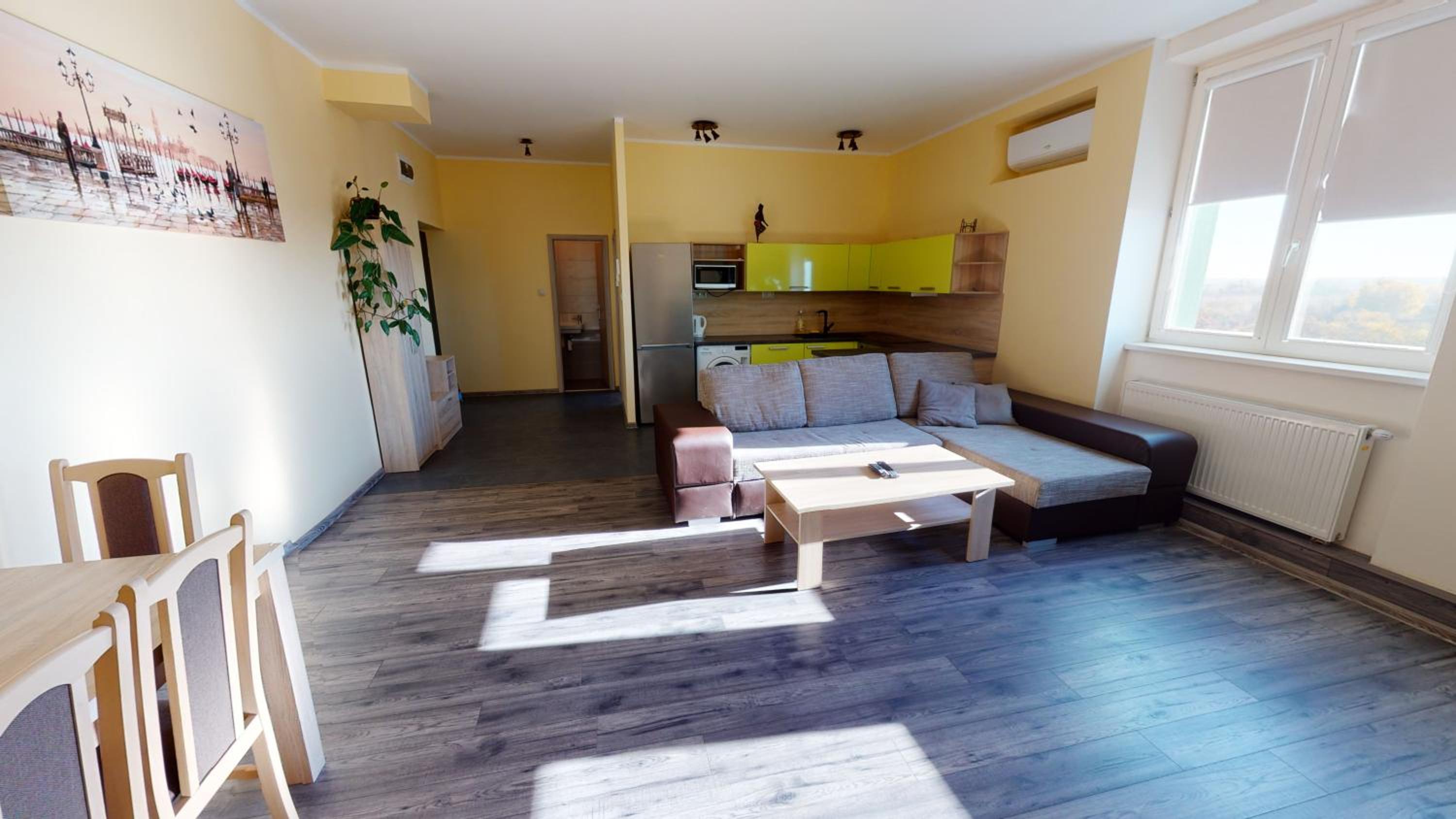 One-Bedroom Apartment - Photo 1