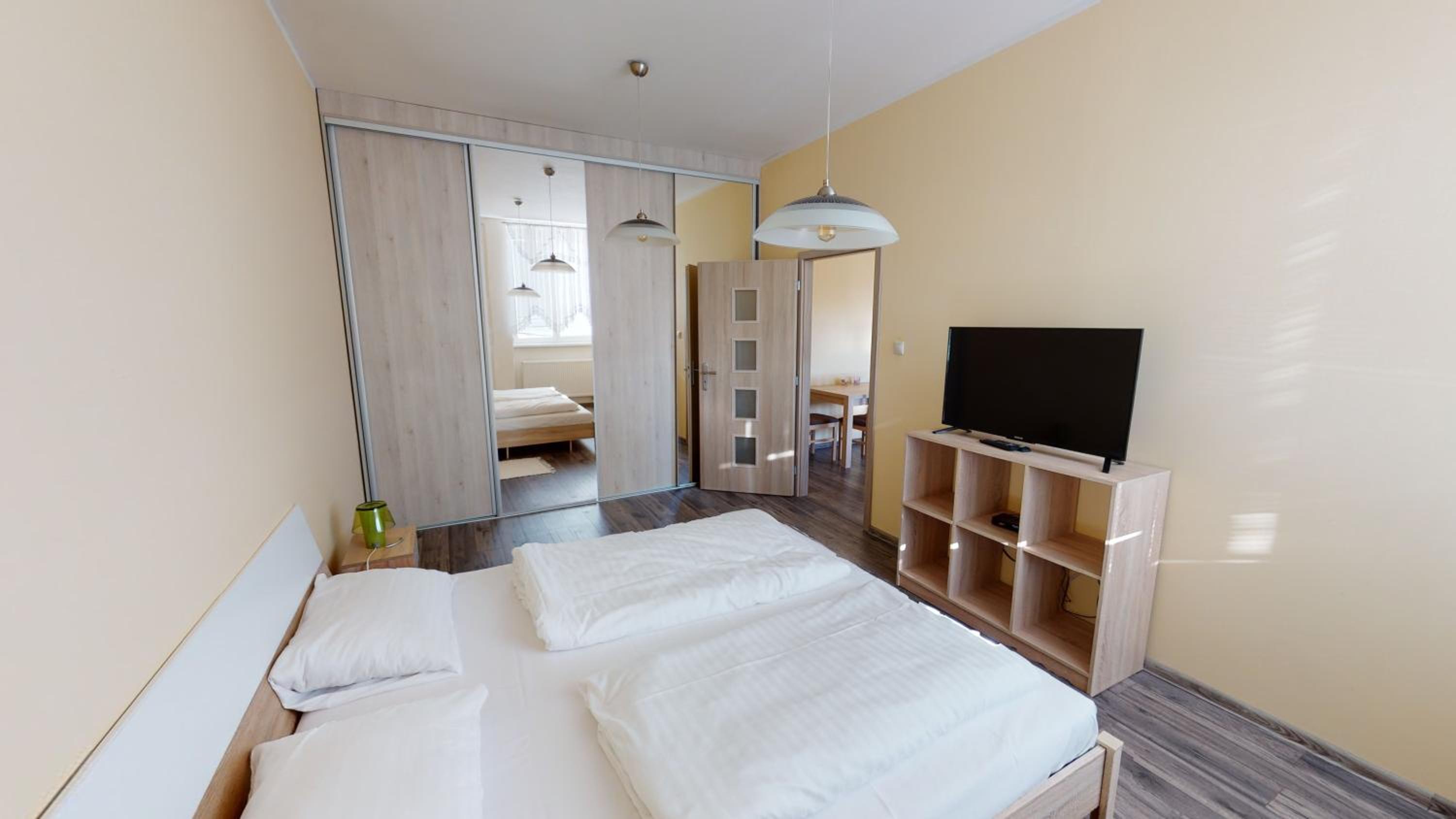 One-Bedroom Apartment - Photo 2