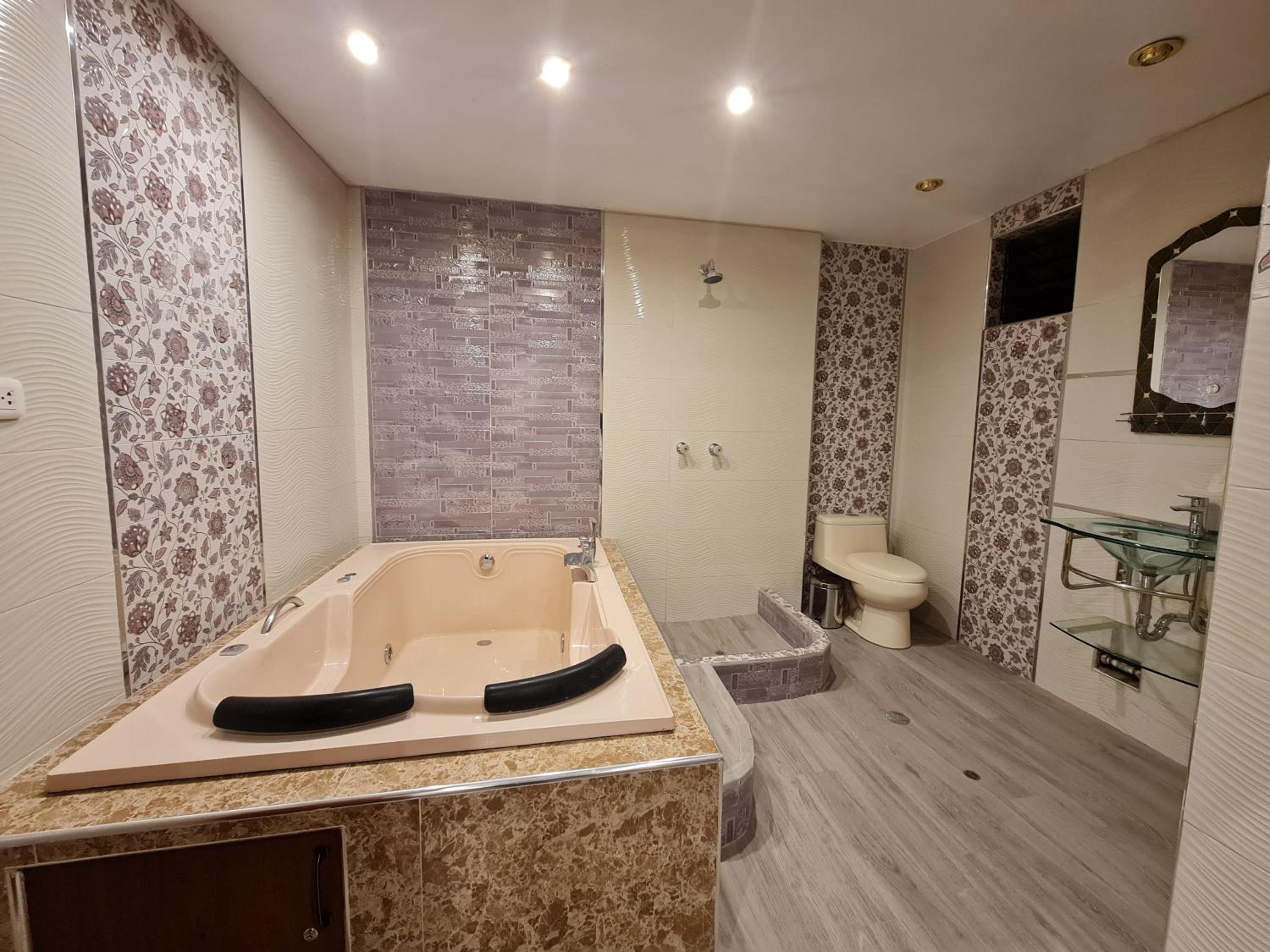King Room with Spa Bath photo 2