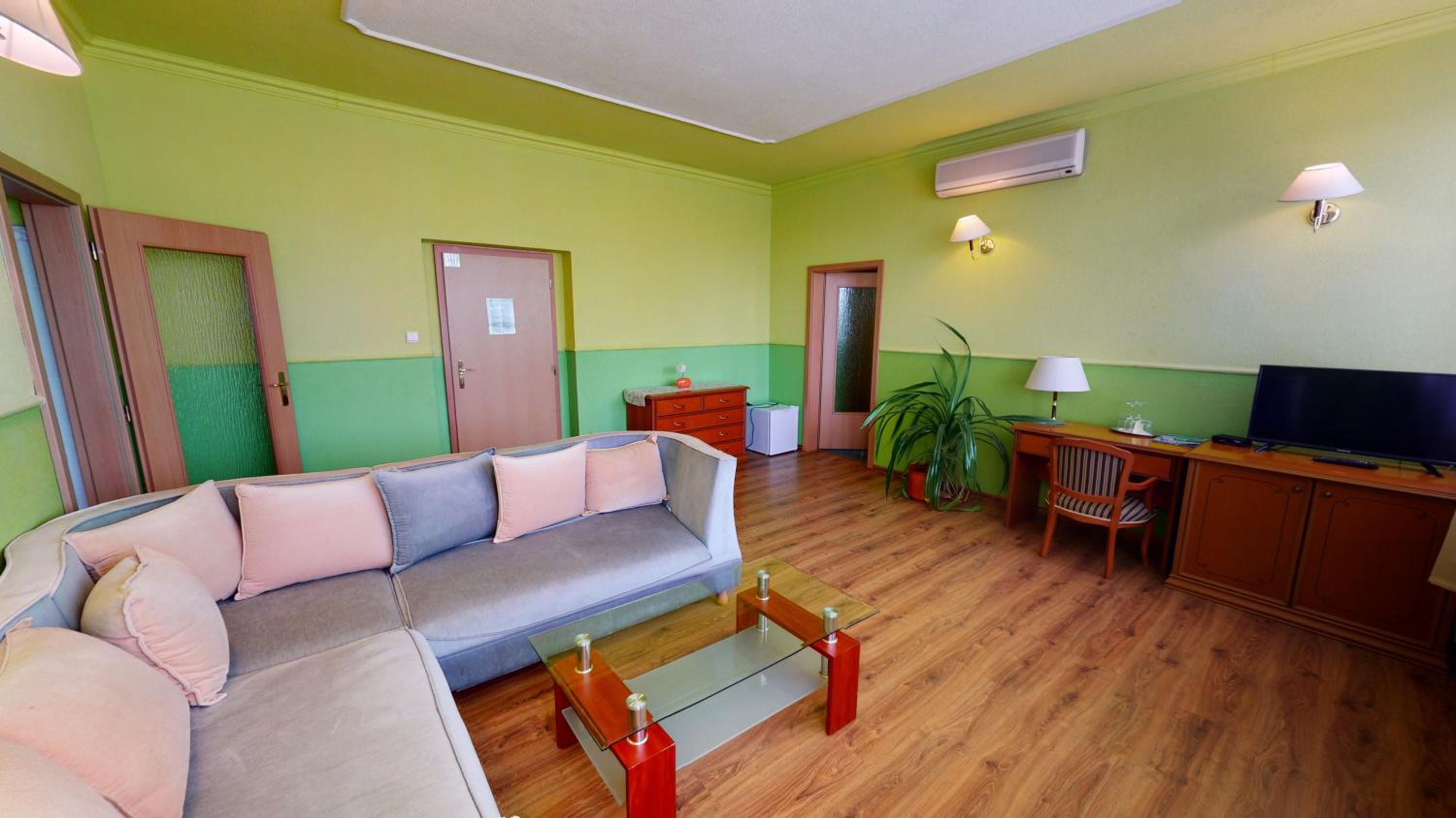 Suite - Photo 4
