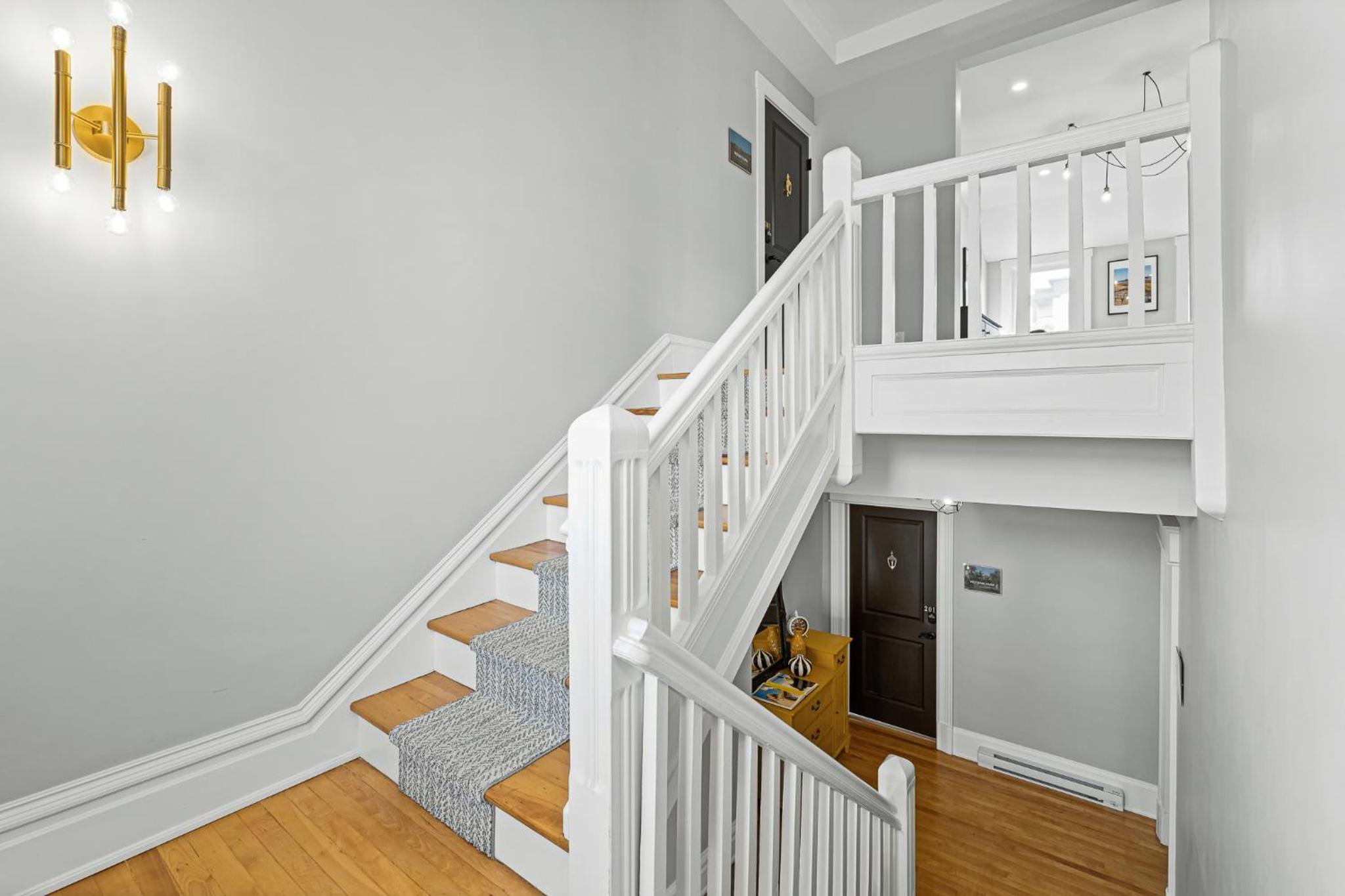 Six-Bedroom House - Photo 55