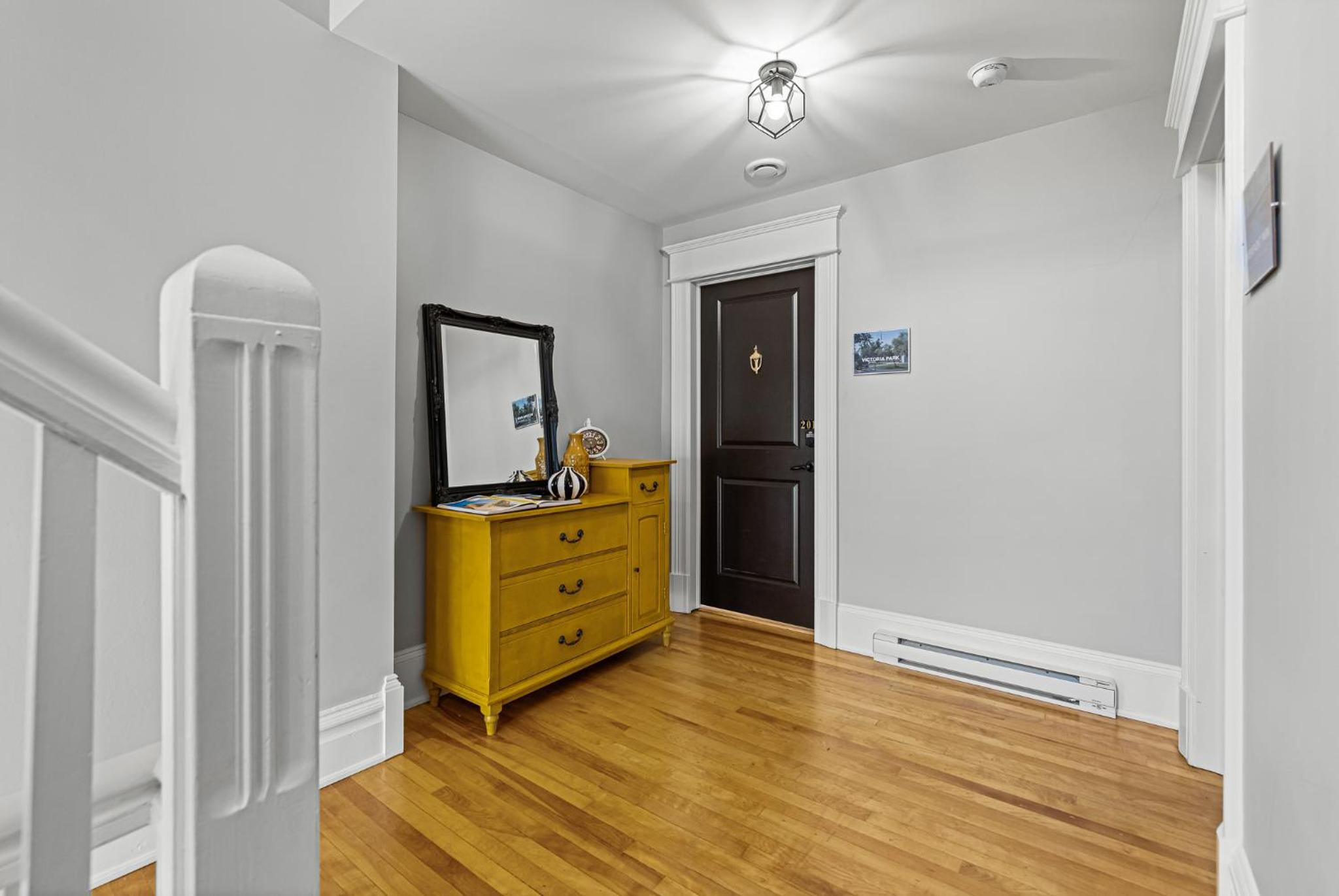 Six-Bedroom House - Photo 61