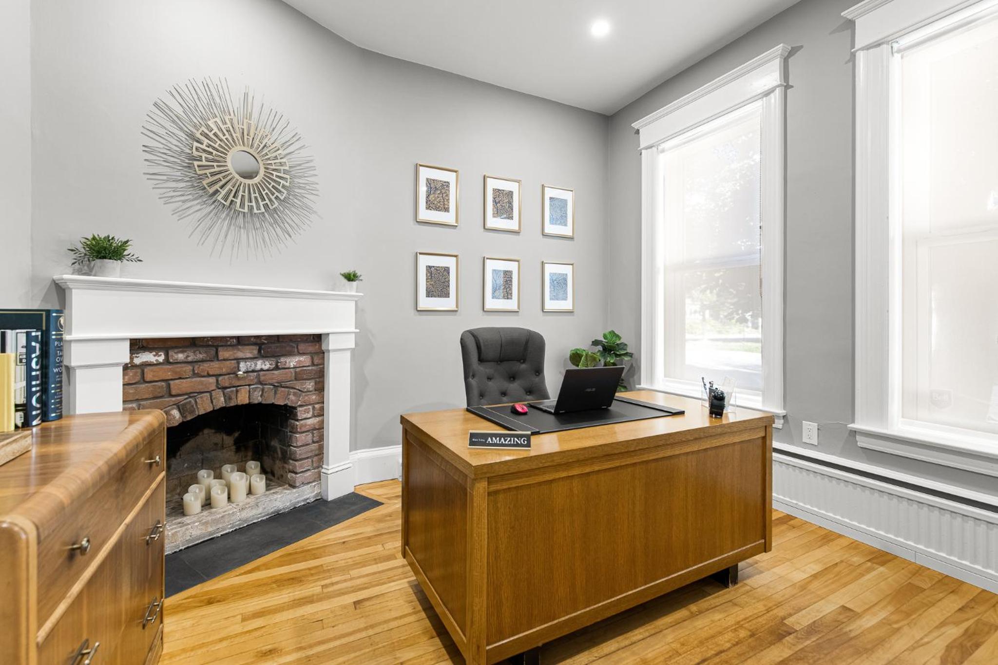 Six-Bedroom House - Photo 22