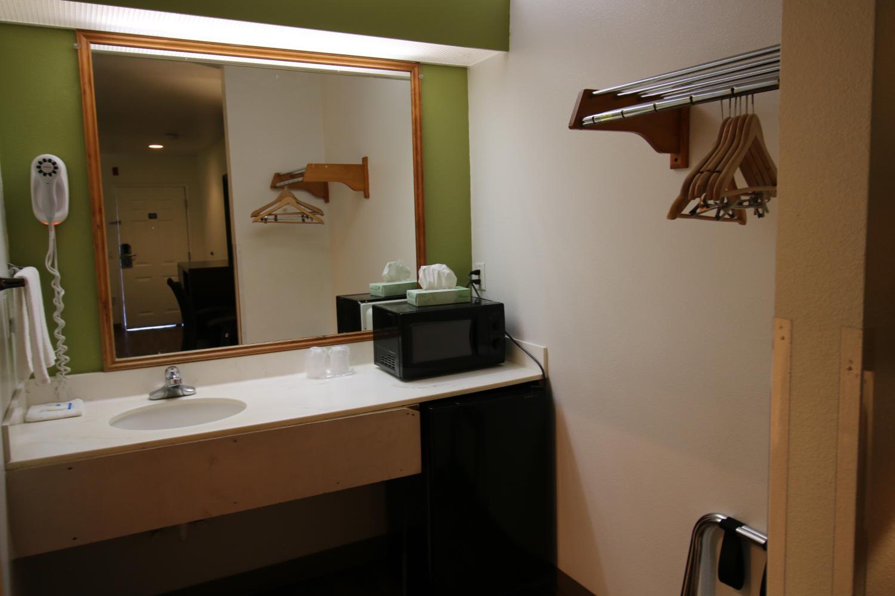 Queen Room - Photo 3