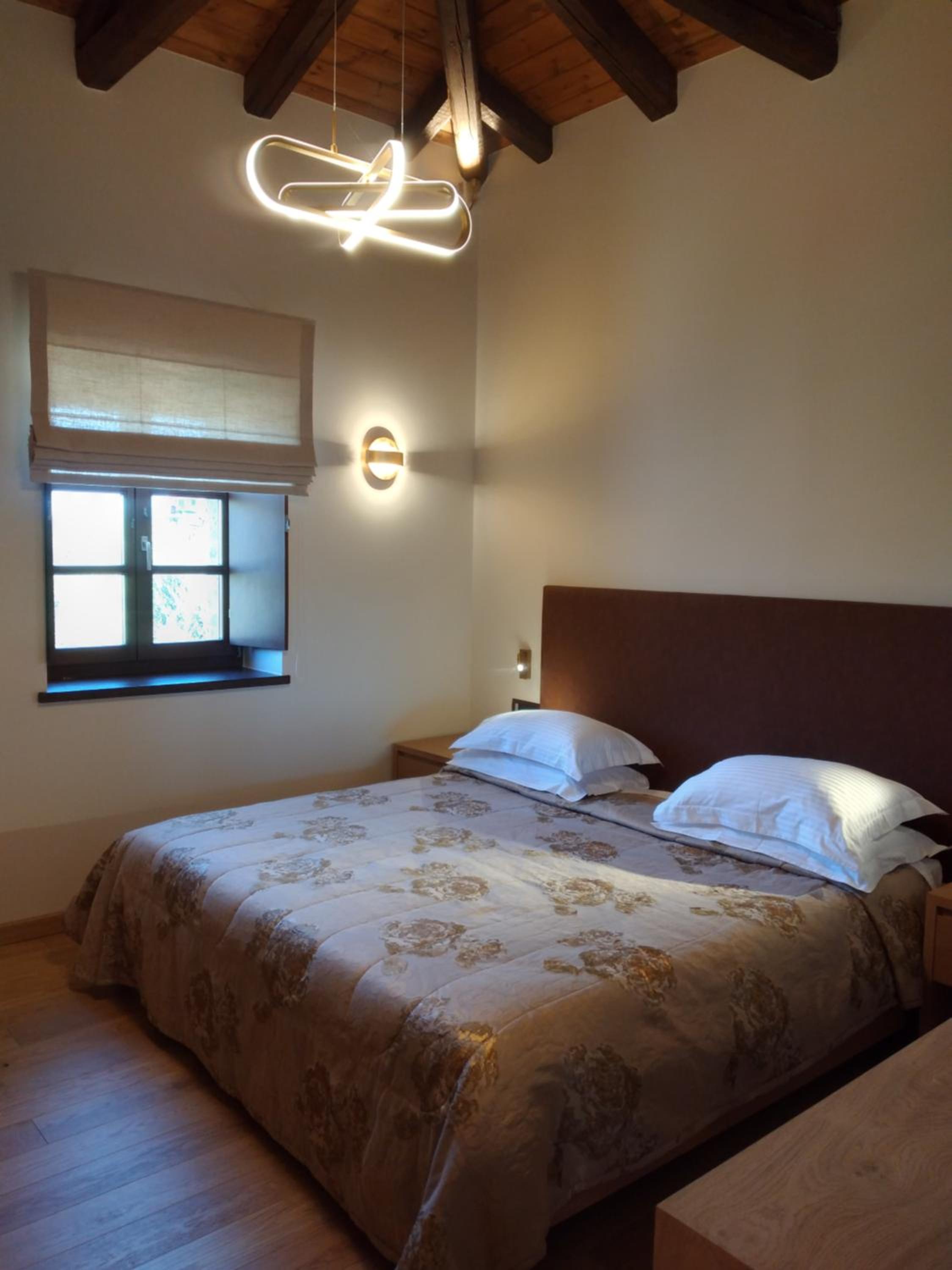 Executive Suite - Photo 2