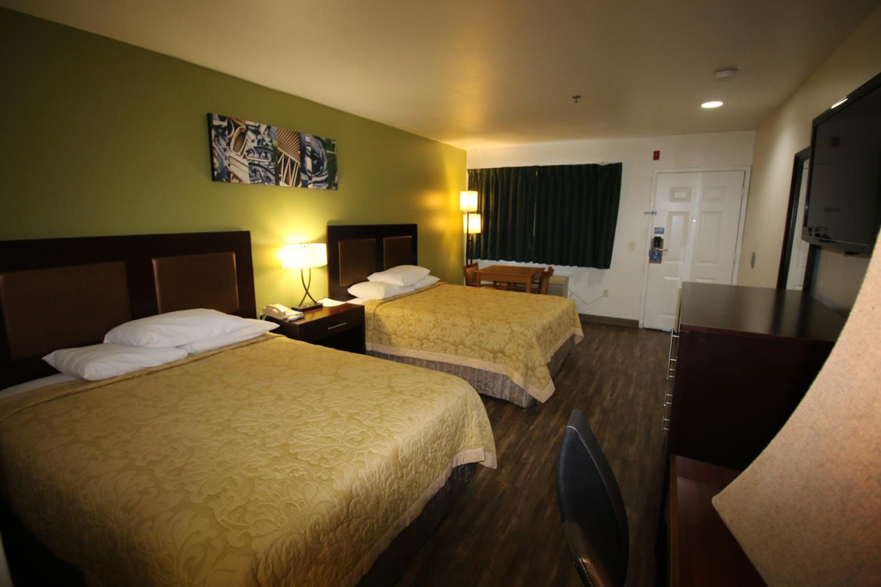 Queen Room - Photo 2