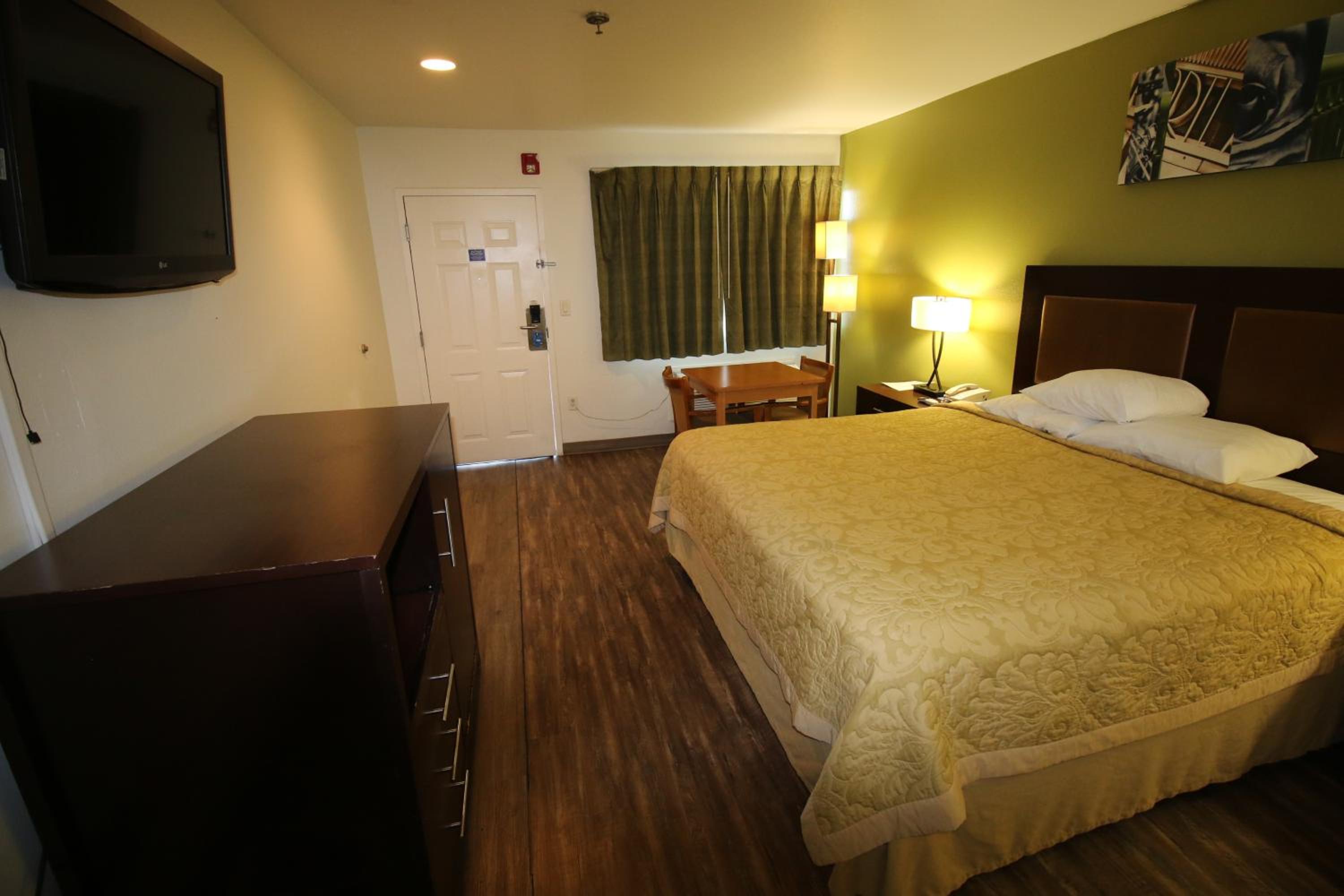 King Room - Disability Access - Photo 3