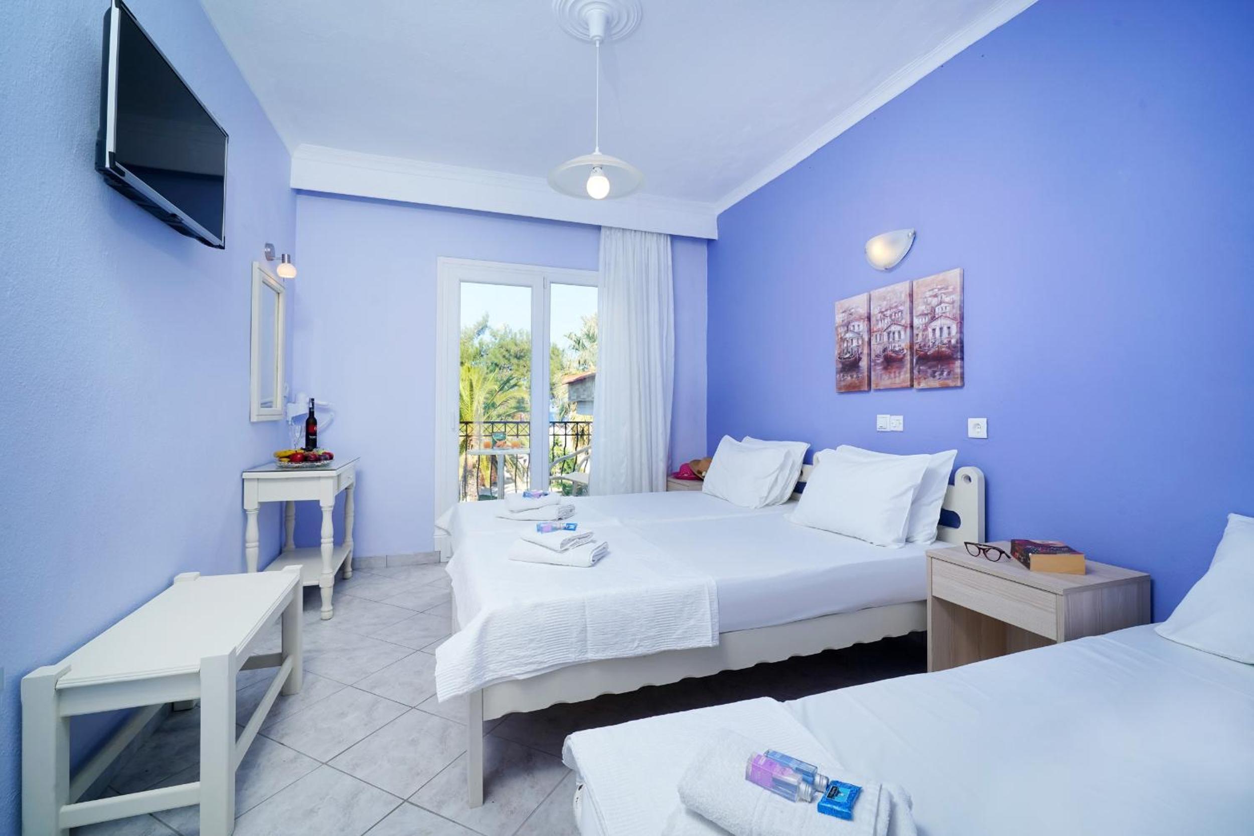 Triple Room with Bathroom