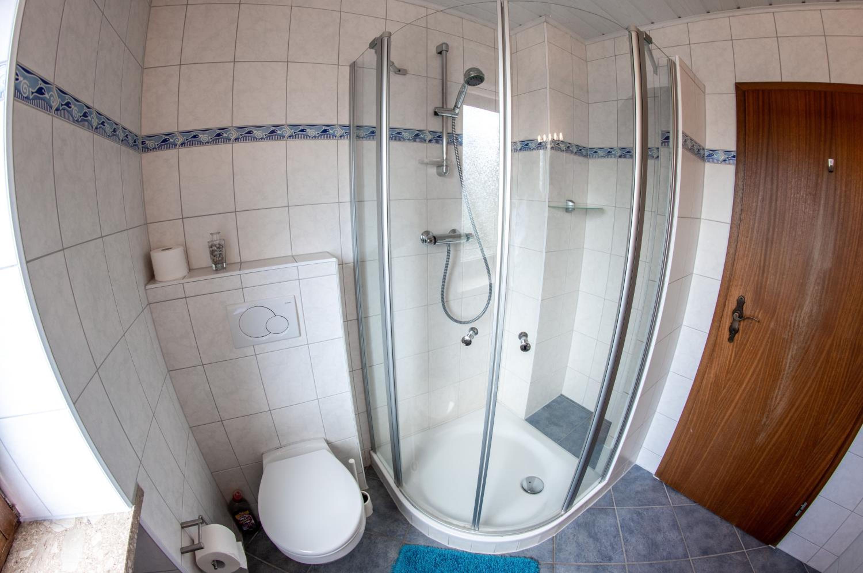 Apartment with Balcony - Photo 4