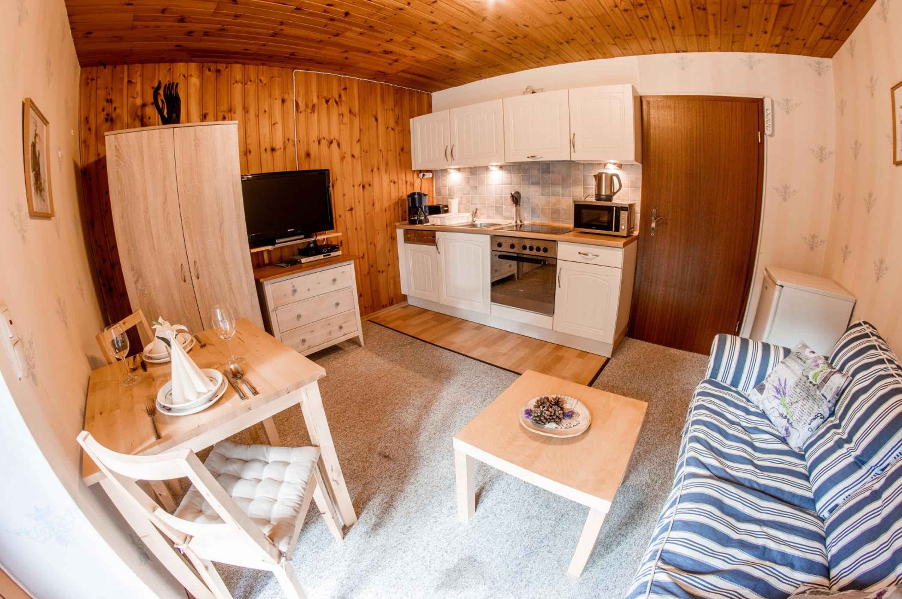 Apartment with Balcony - Photo 3