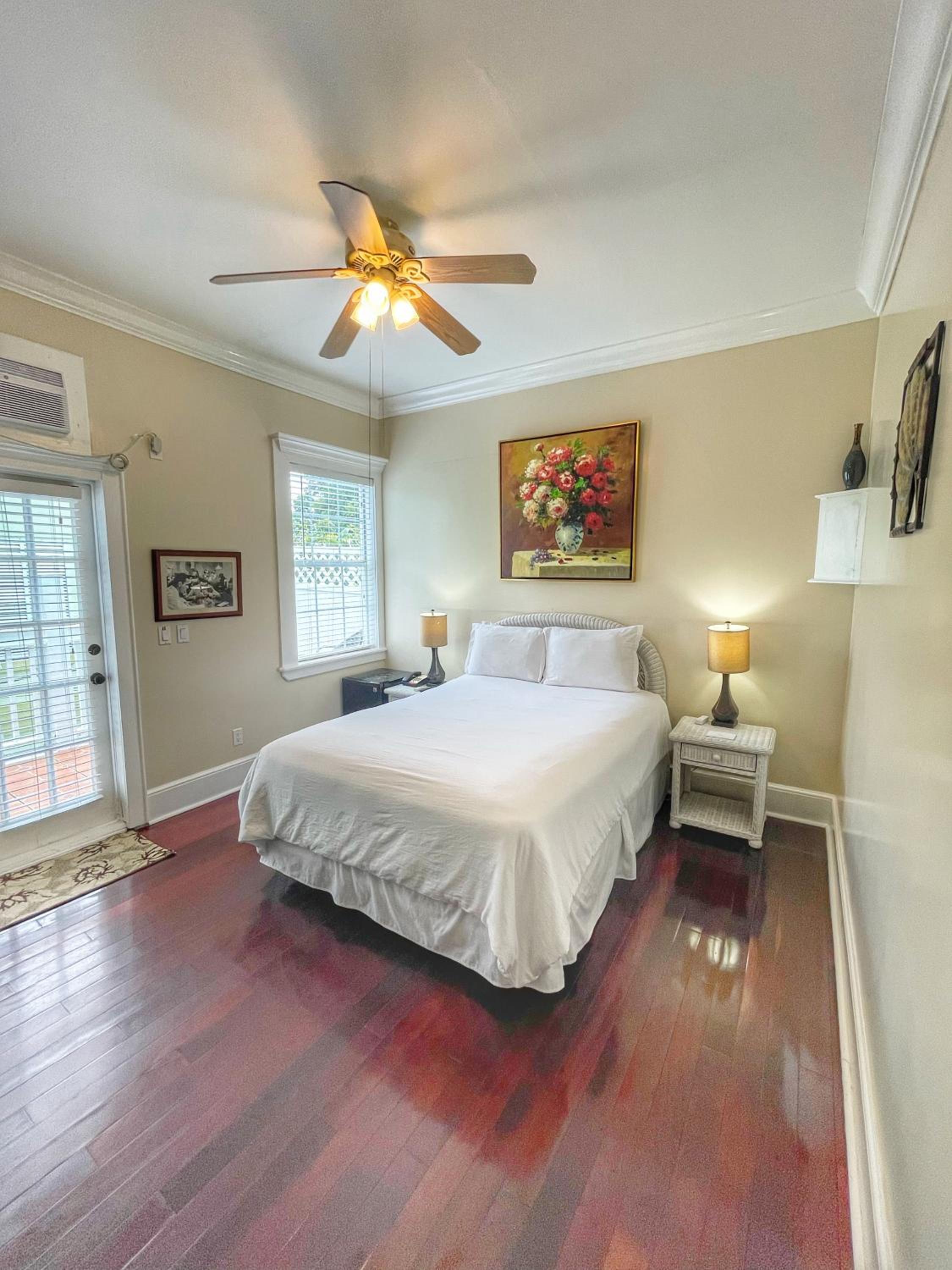 Queen Room photo 3