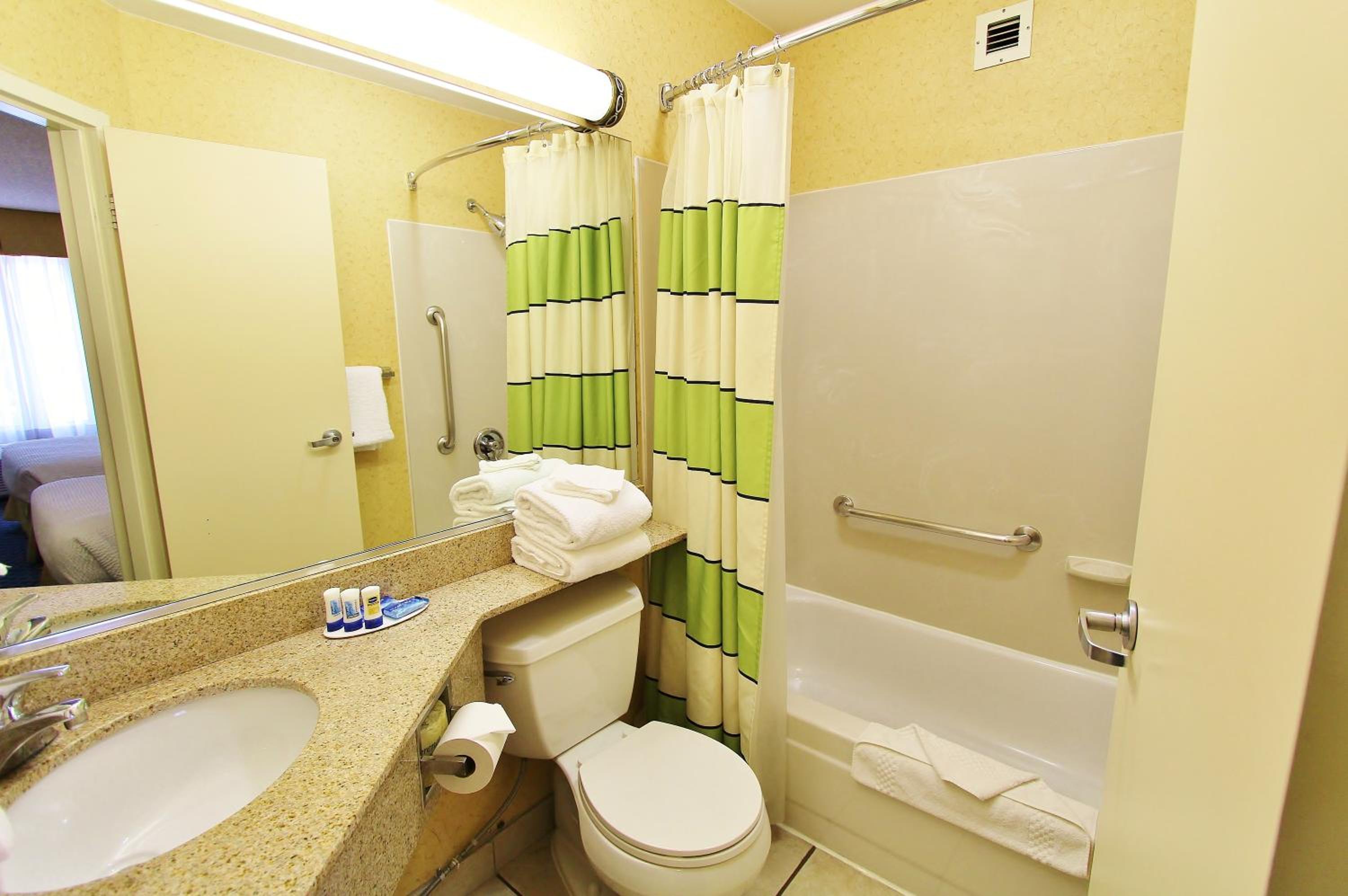 King Room - Non-Smoking - Photo 2